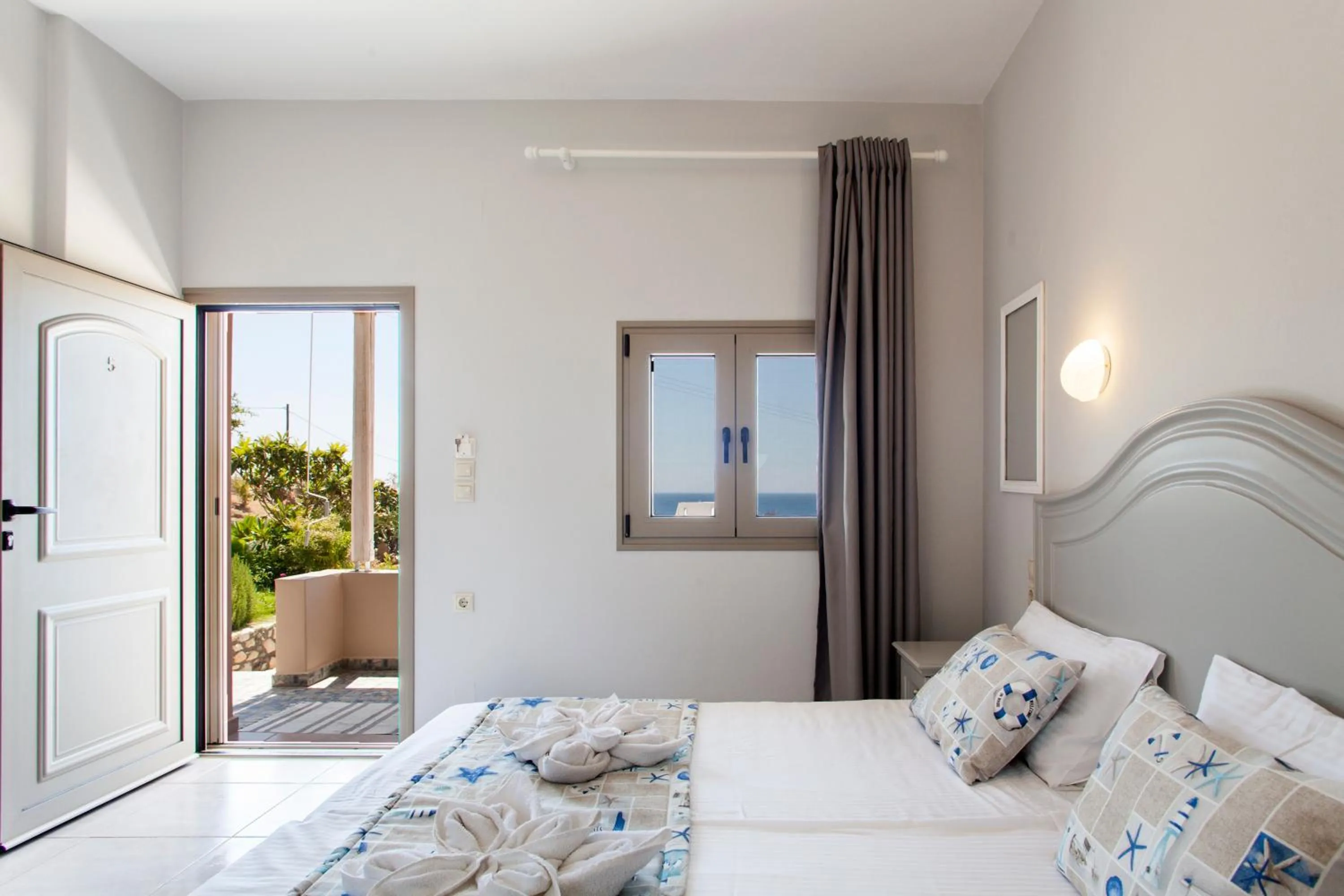 Bed in Mythos Suites Diskos