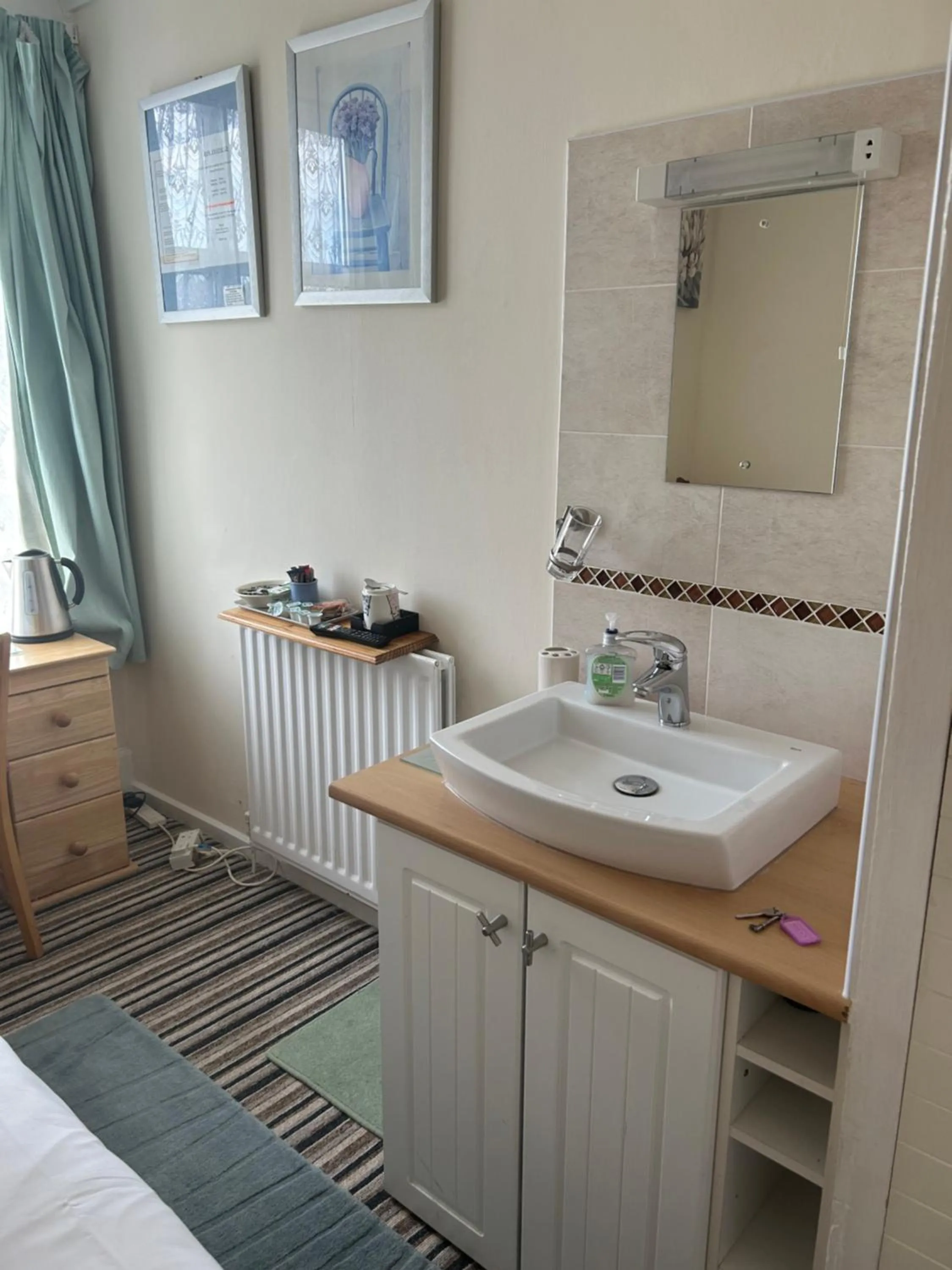 Four Seasons Guest House