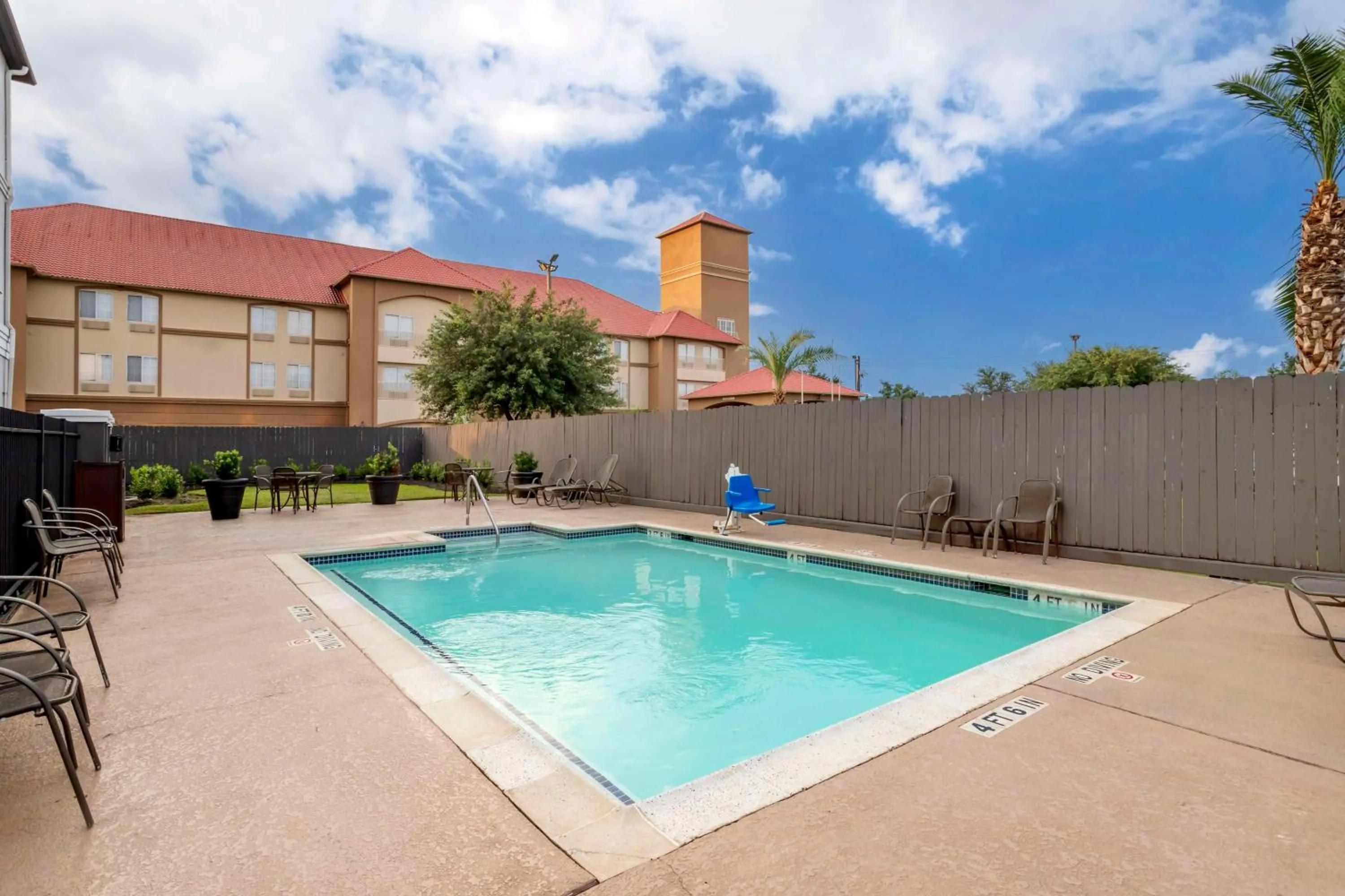 Pool view in Best Western Plus Hobby Airport Inn & Suites