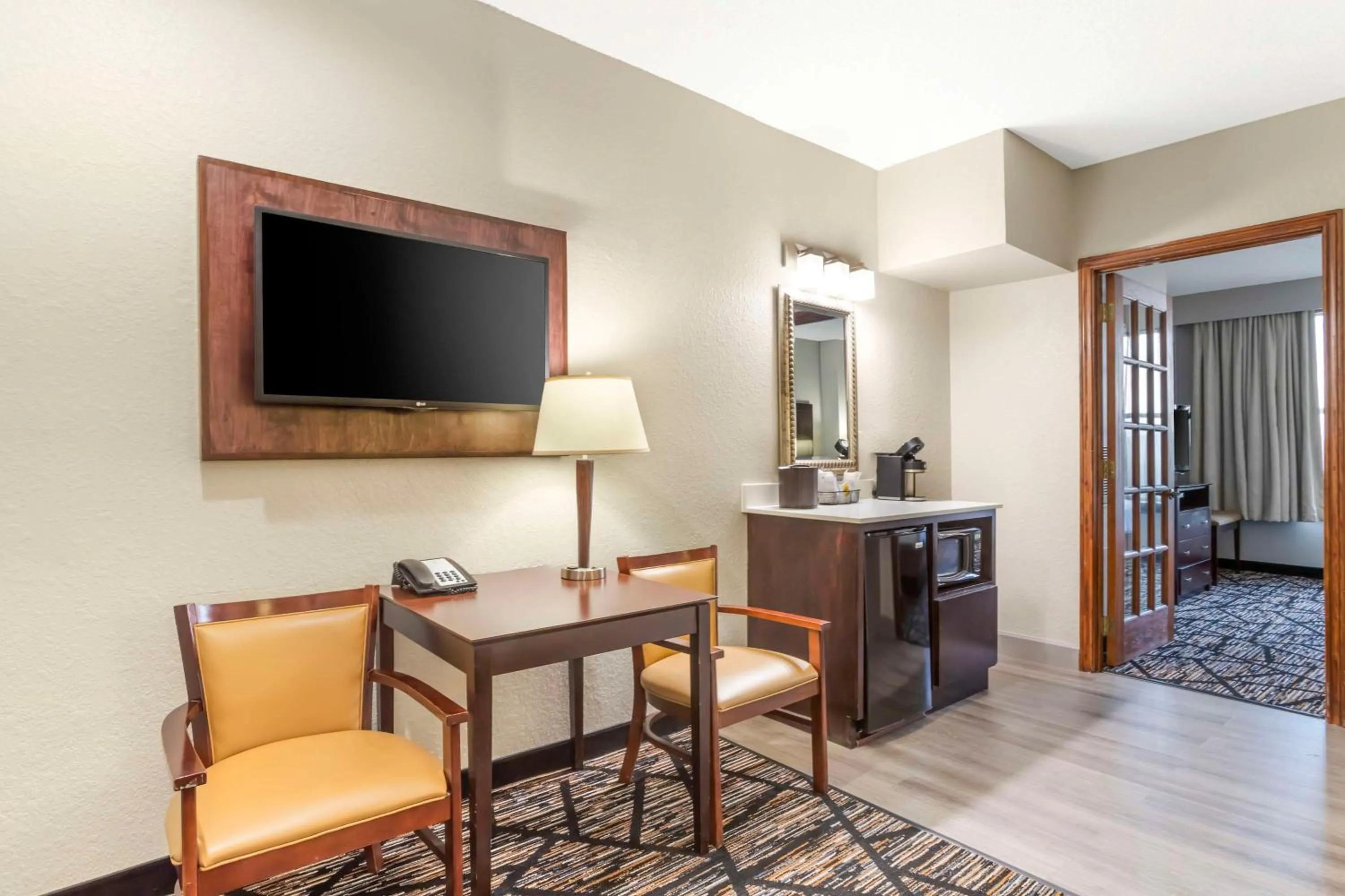 Photo of the whole room in Best Western Plus Hobby Airport Inn & Suites