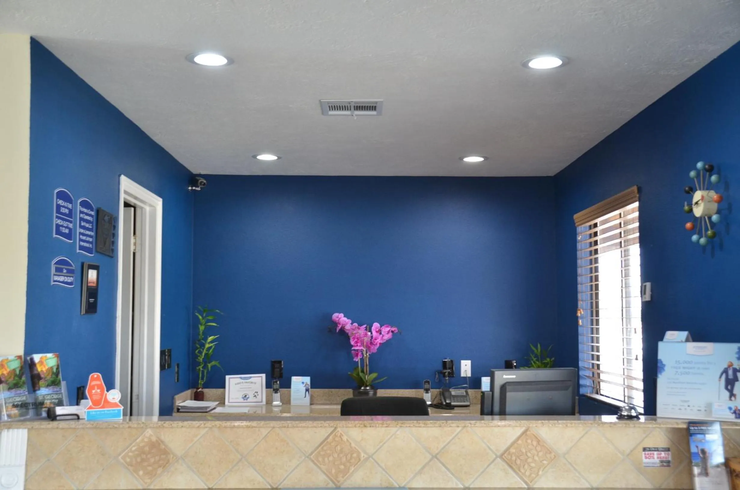 Lobby or reception in Howard Johnson by Wyndham St. George Hotel & Suites