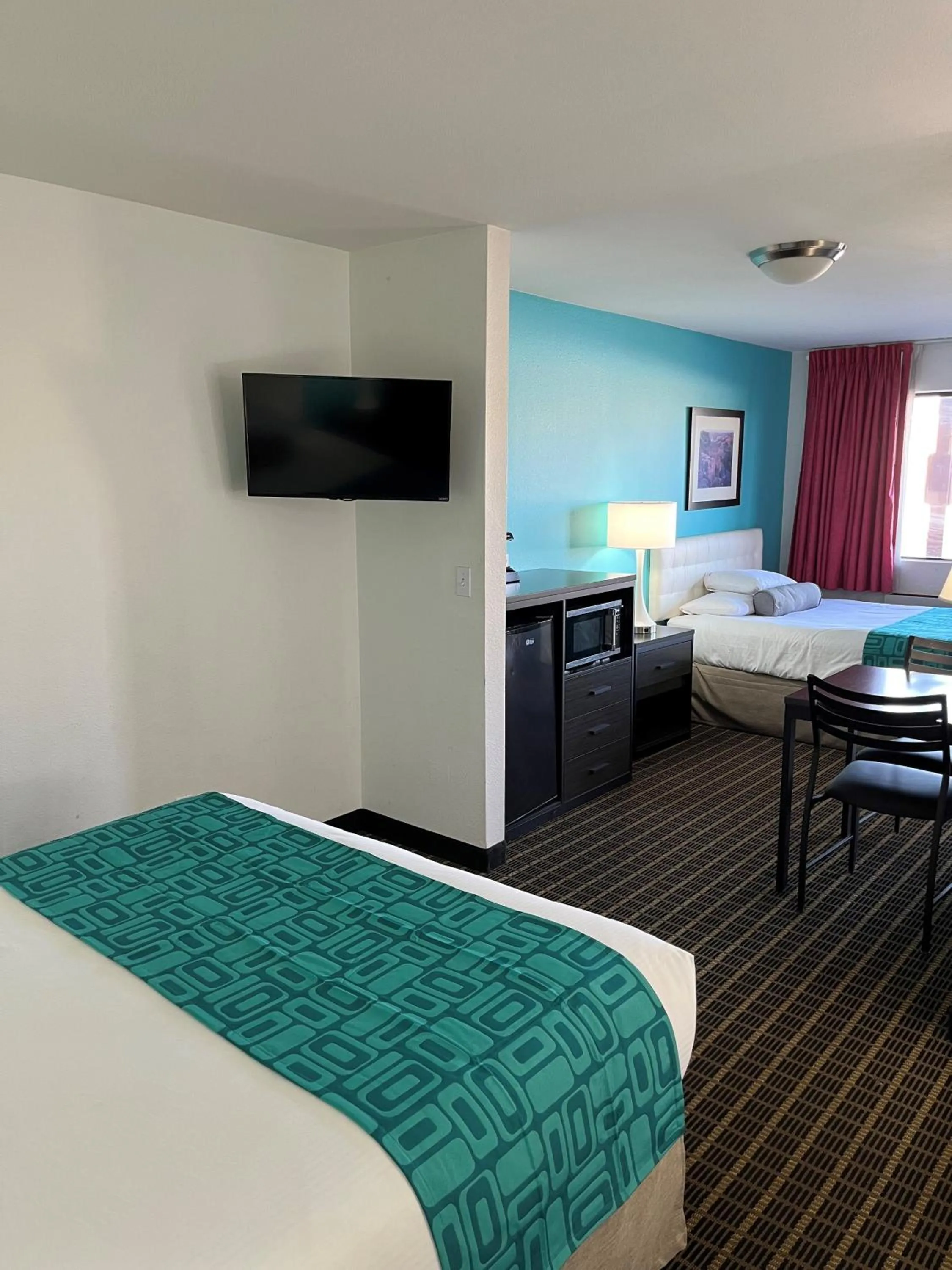 Bed in Howard Johnson by Wyndham St. George Hotel & Suites