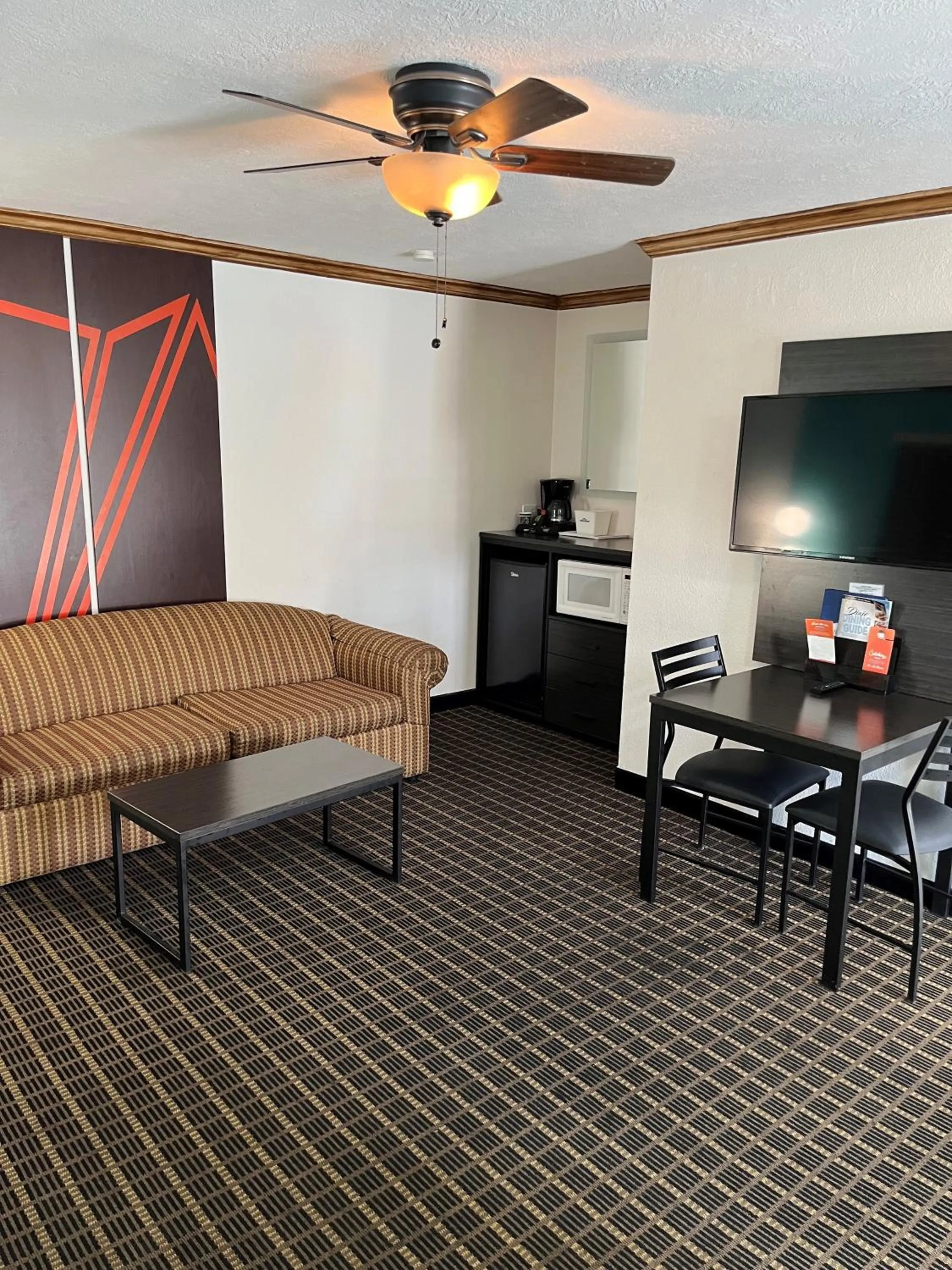 Howard Johnson by Wyndham St. George Hotel & Suites