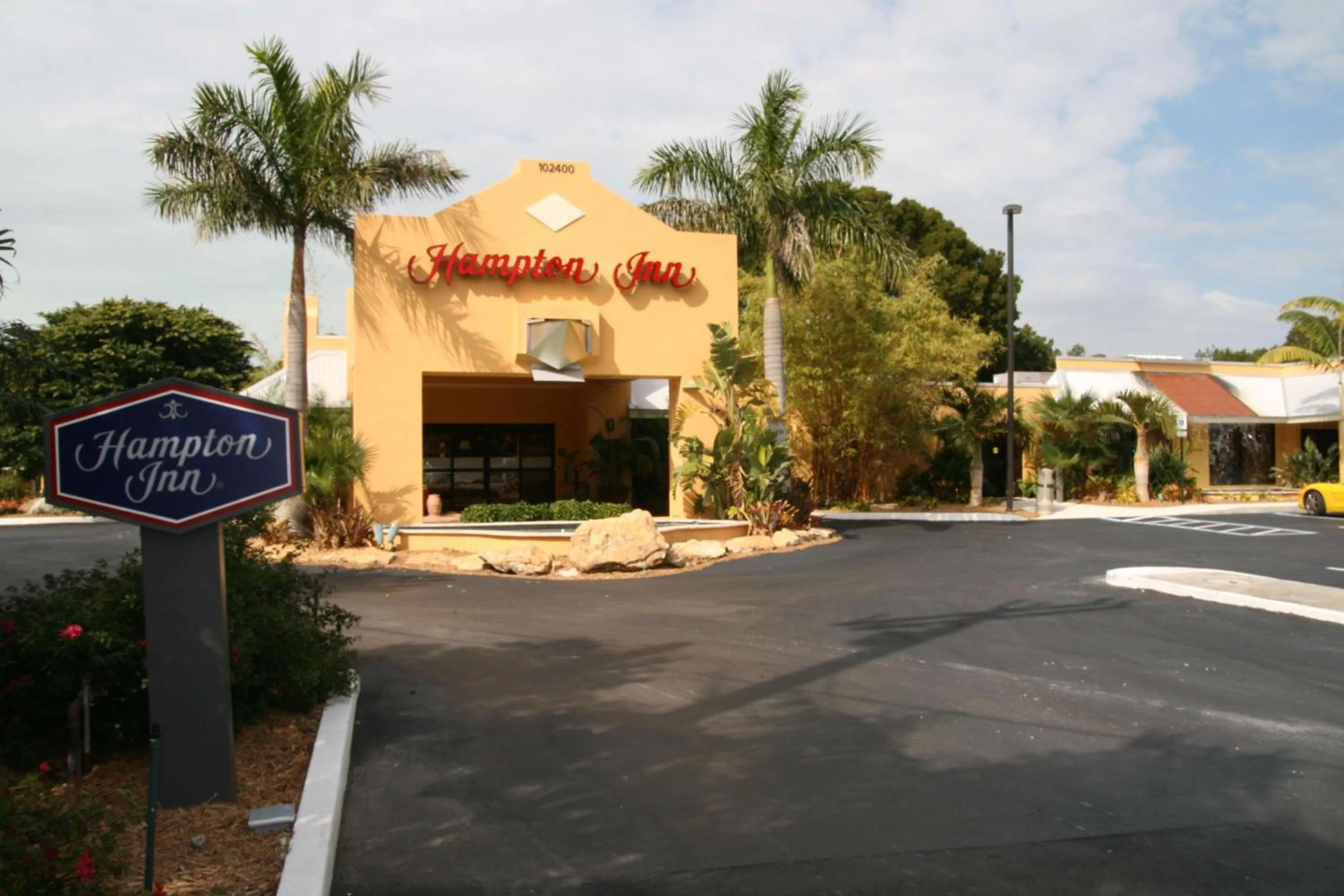 Property building in Hampton Inn Key Largo