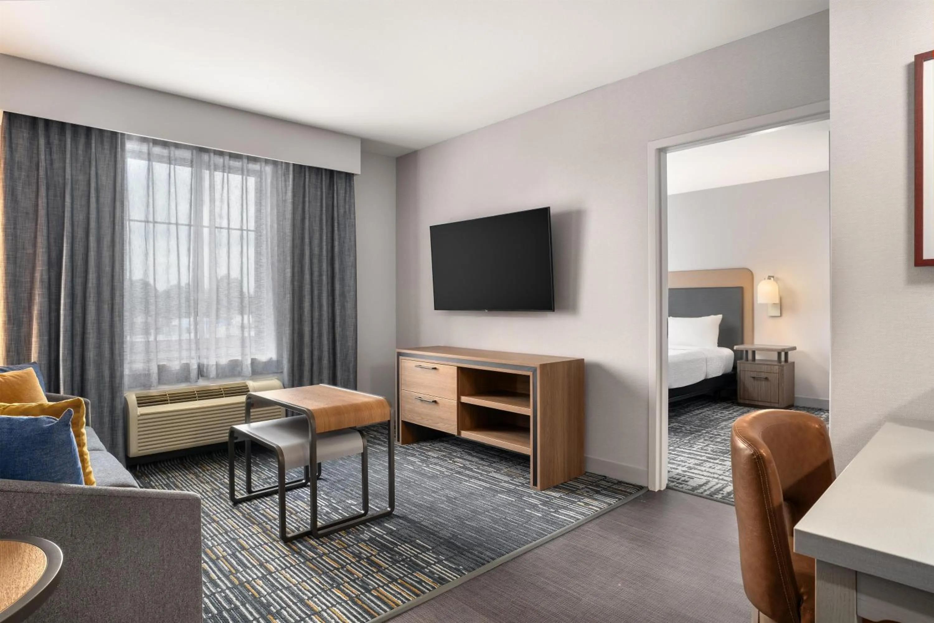 Living room, Bed in Homewood Suites by Hilton Newtown - Langhorne, PA