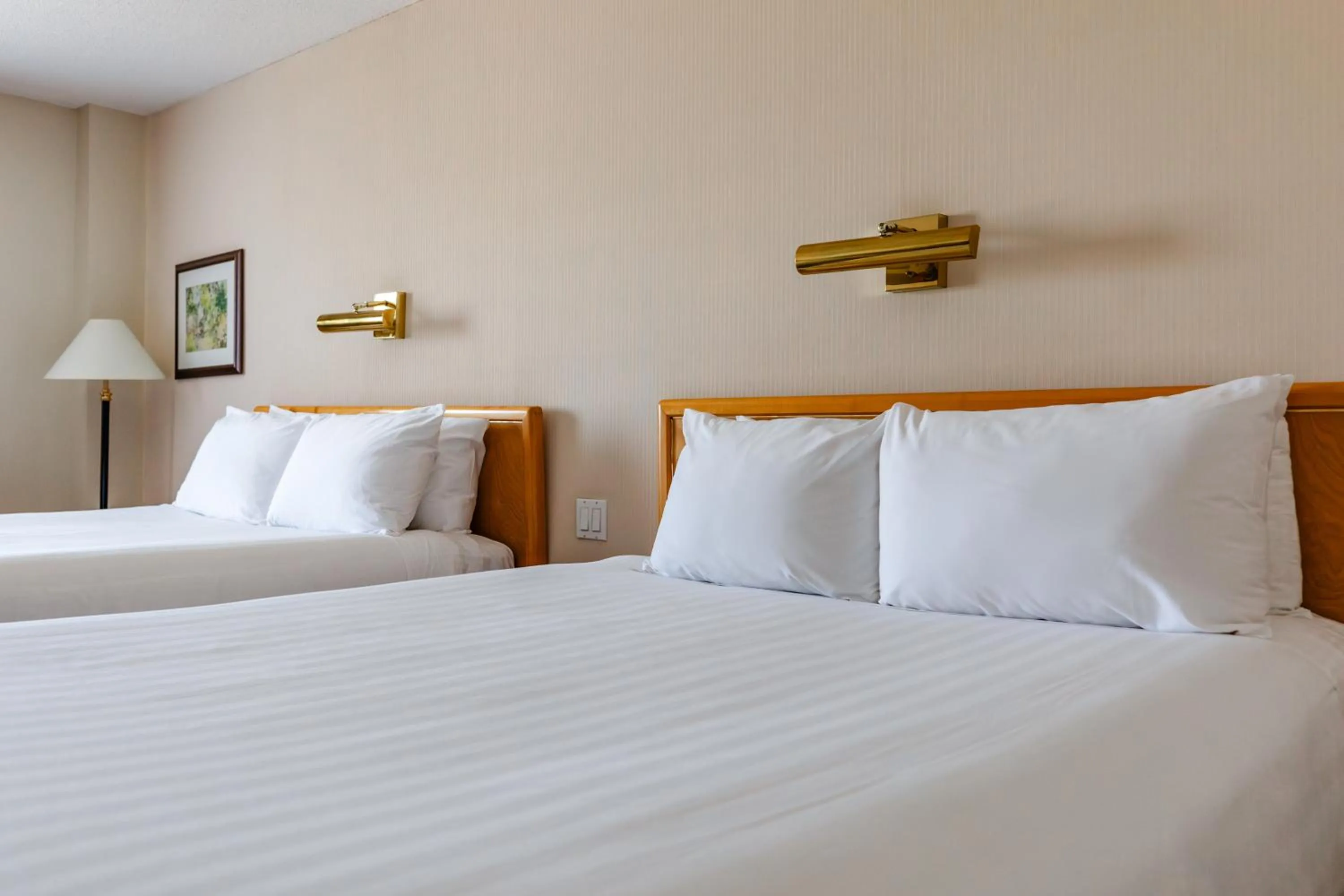 Photo of the whole room, Bed in Hôtels Gouverneur Trois-Rivières