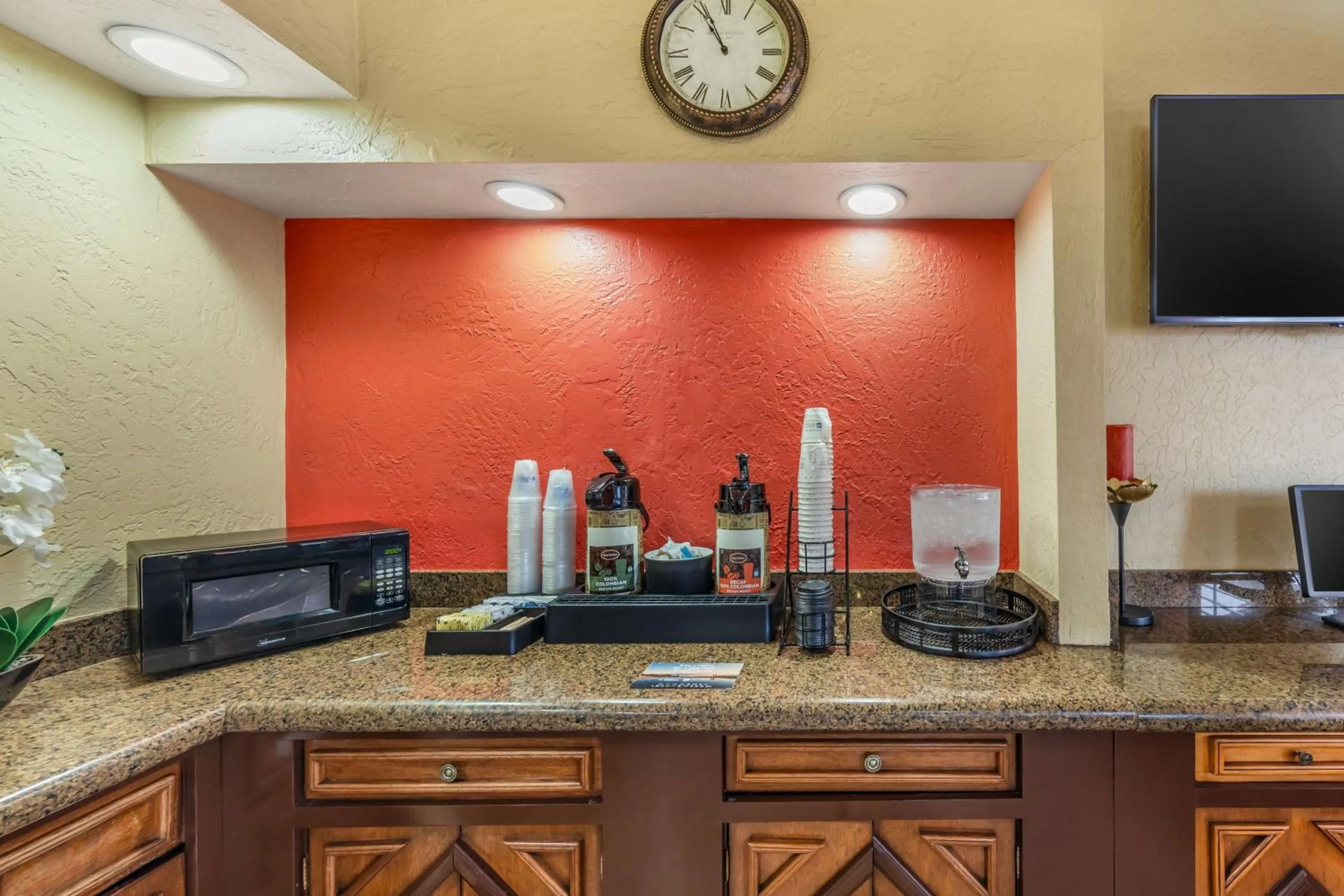 Breakfast in Best Western Americana Inn