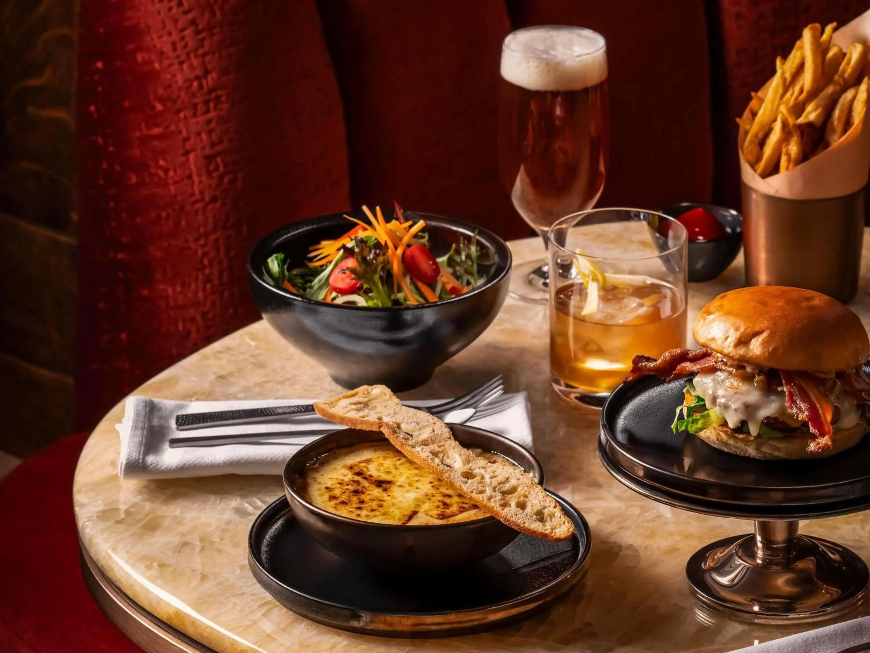 Lounge or bar in Fairmont Chateau Laurier