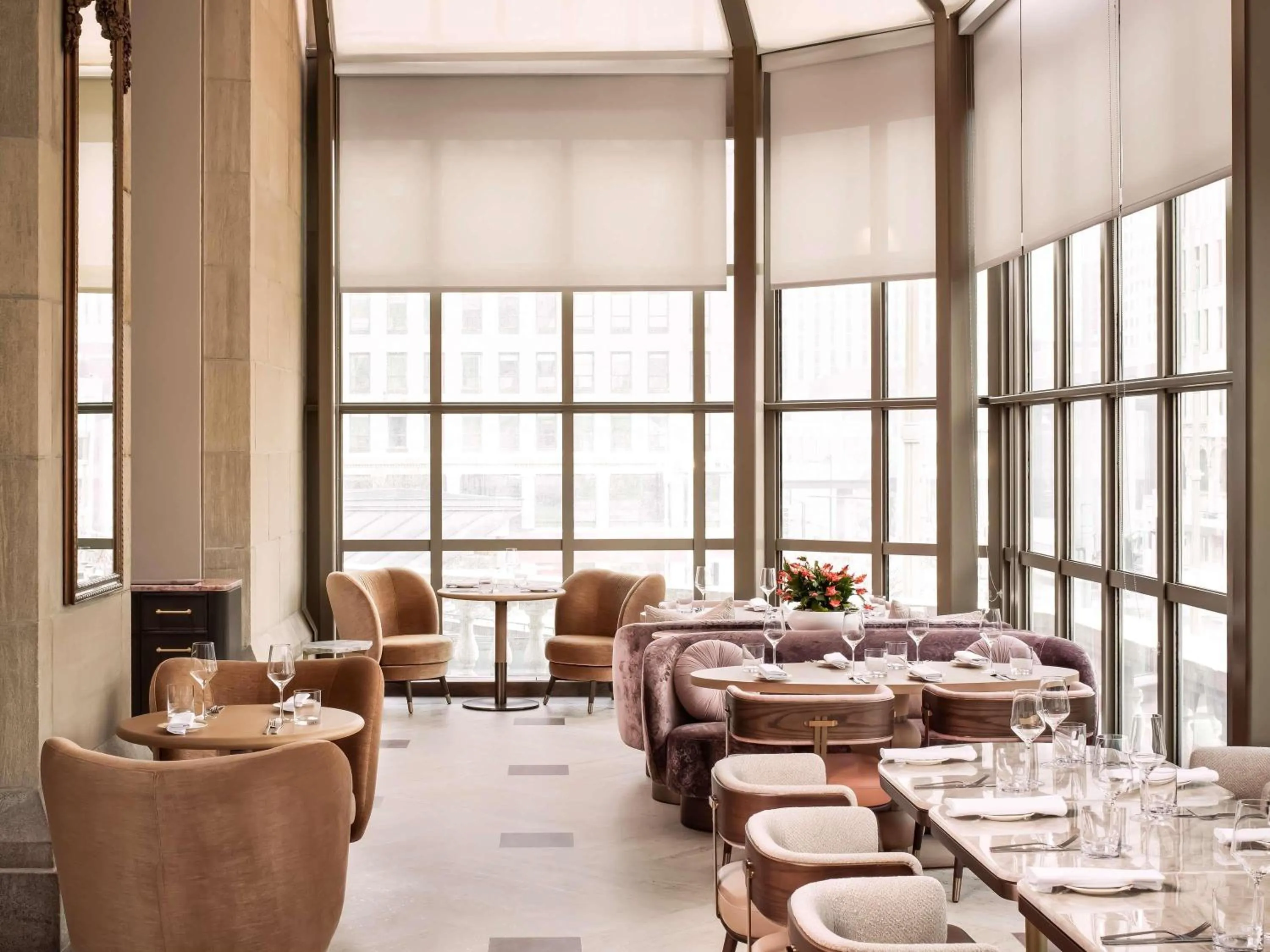 Restaurant/places to eat in Fairmont Chateau Laurier