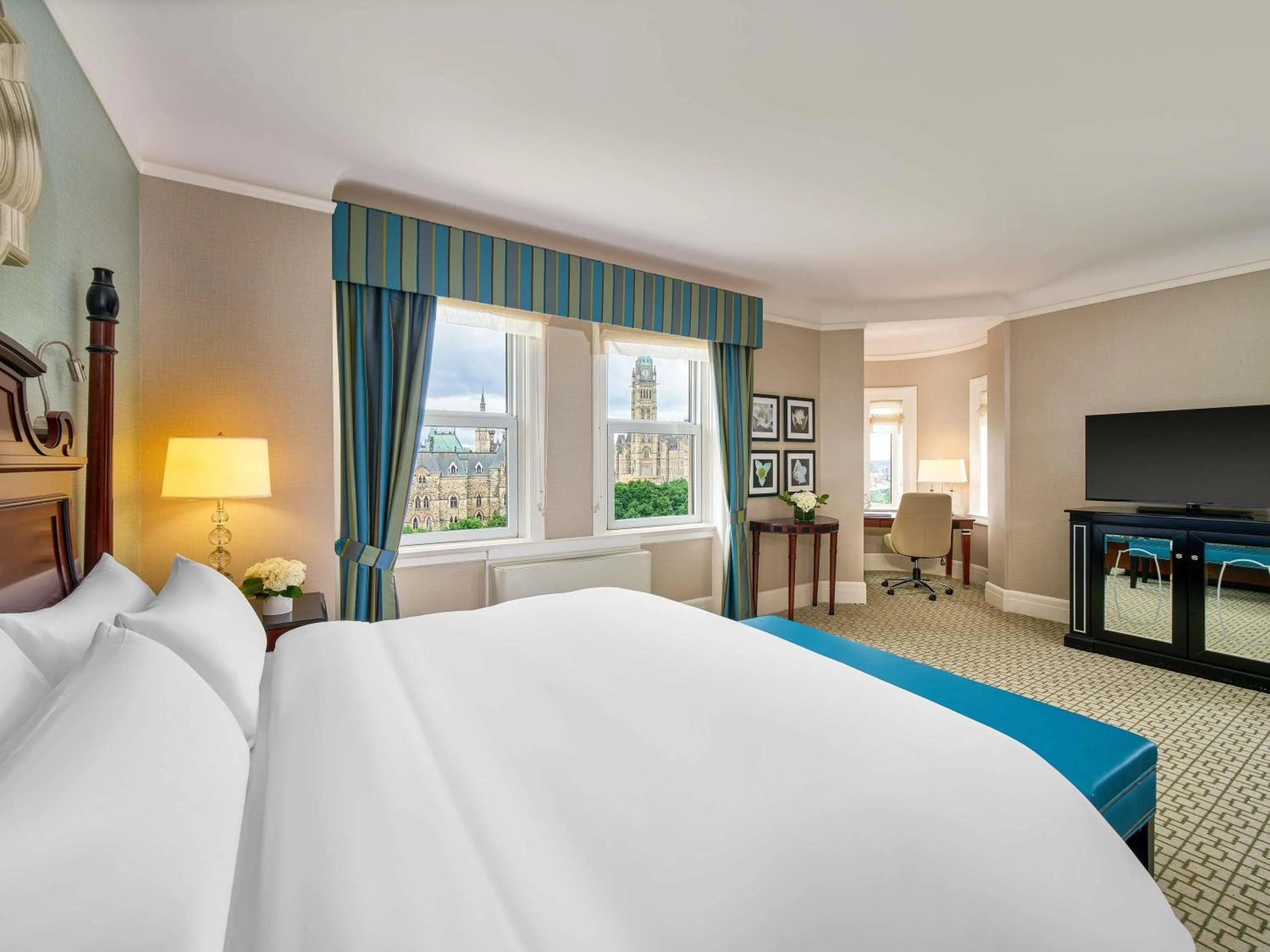 Bedroom, Bed in Fairmont Chateau Laurier