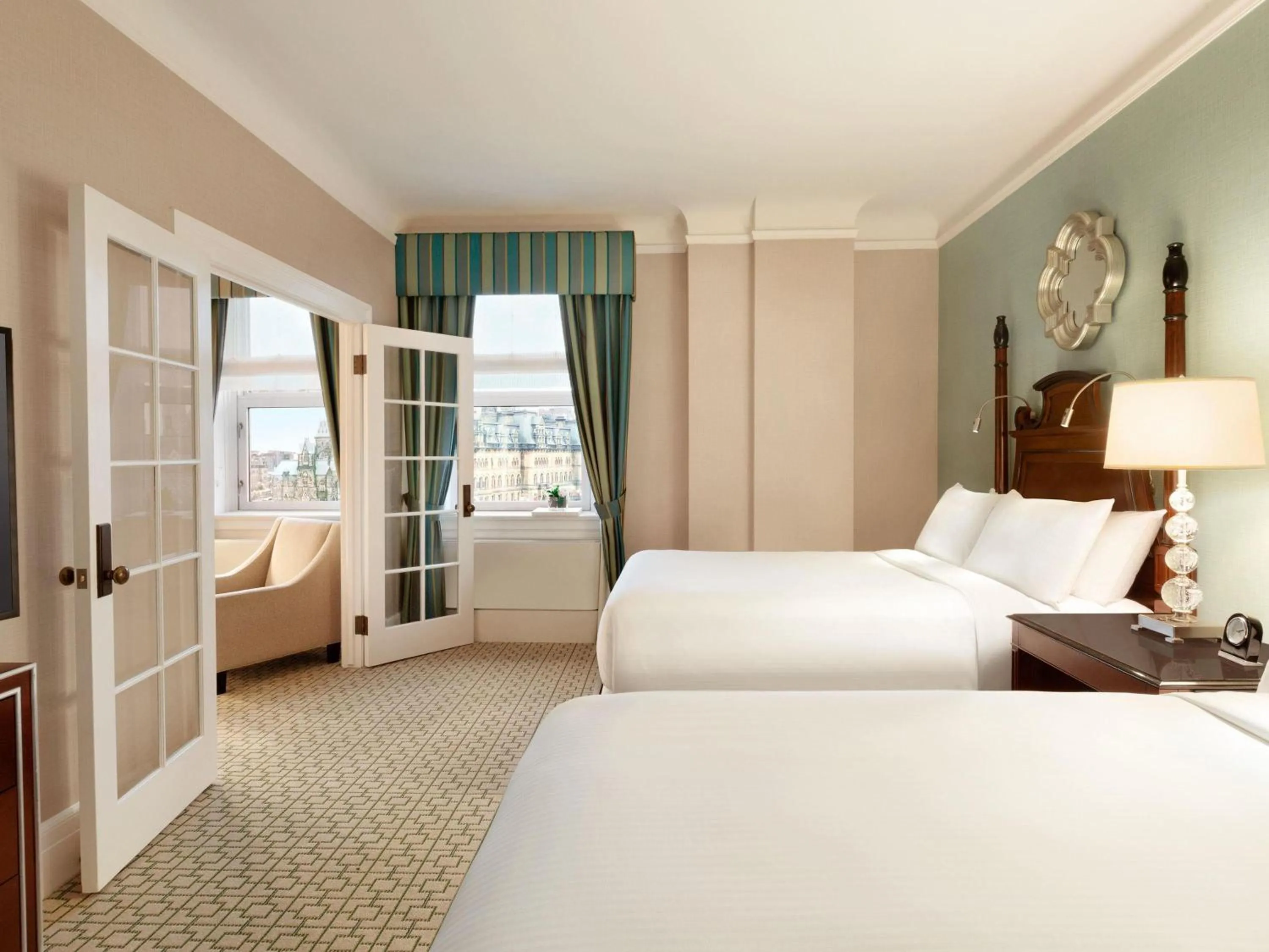 Photo of the whole room, Bed in Fairmont Chateau Laurier