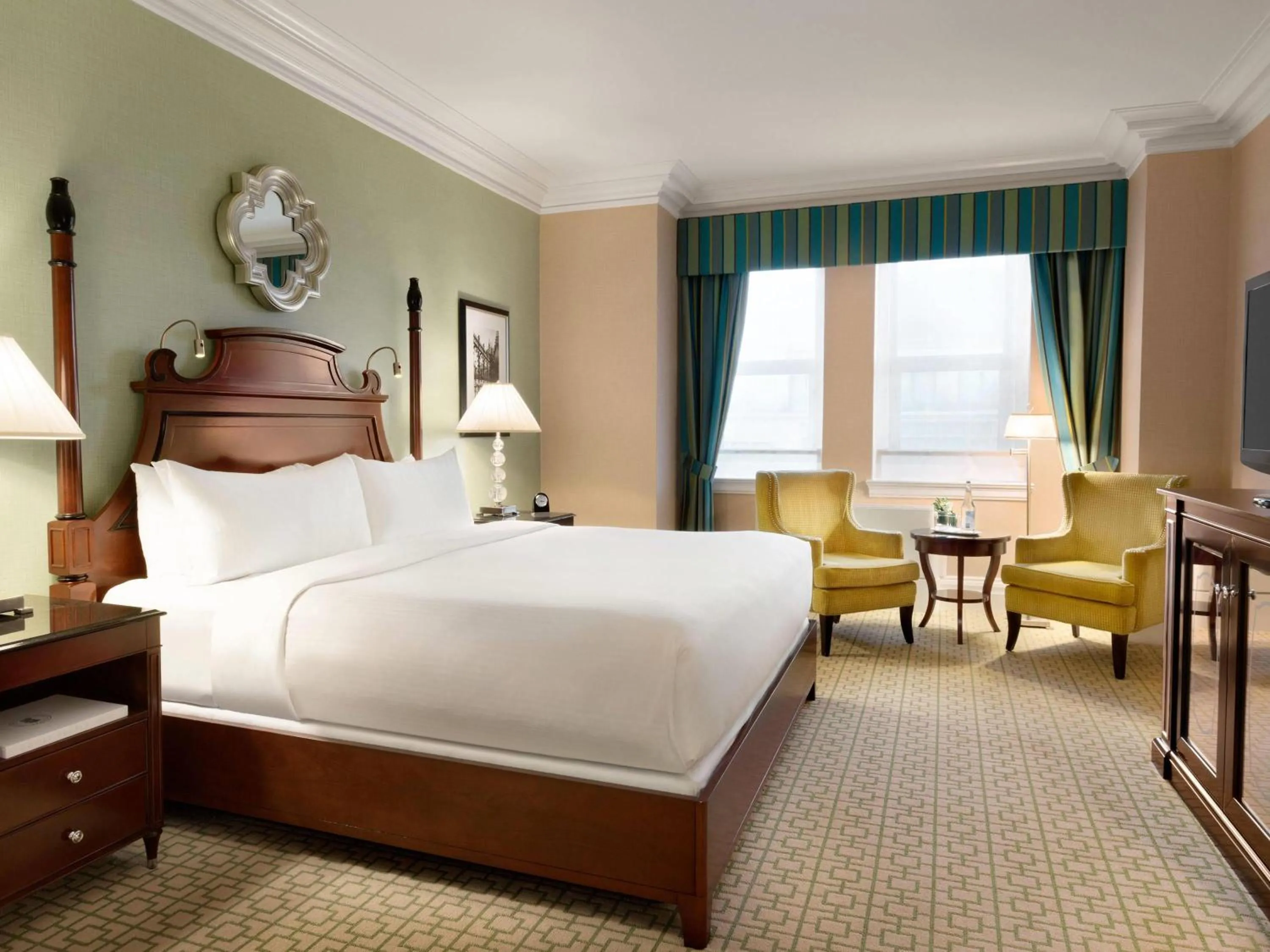 Bedroom, Bed in Fairmont Chateau Laurier