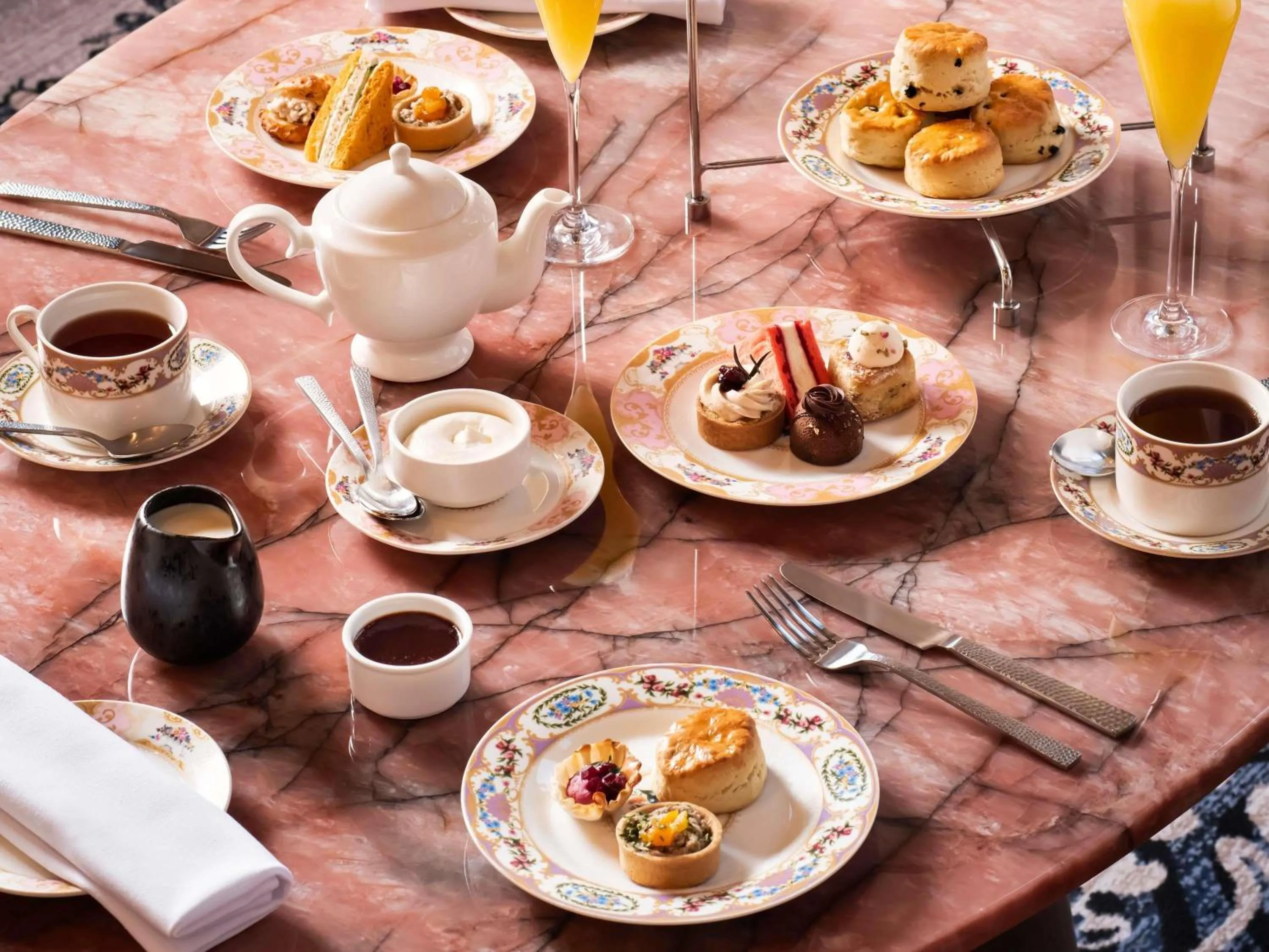 Restaurant/places to eat in Fairmont Chateau Laurier