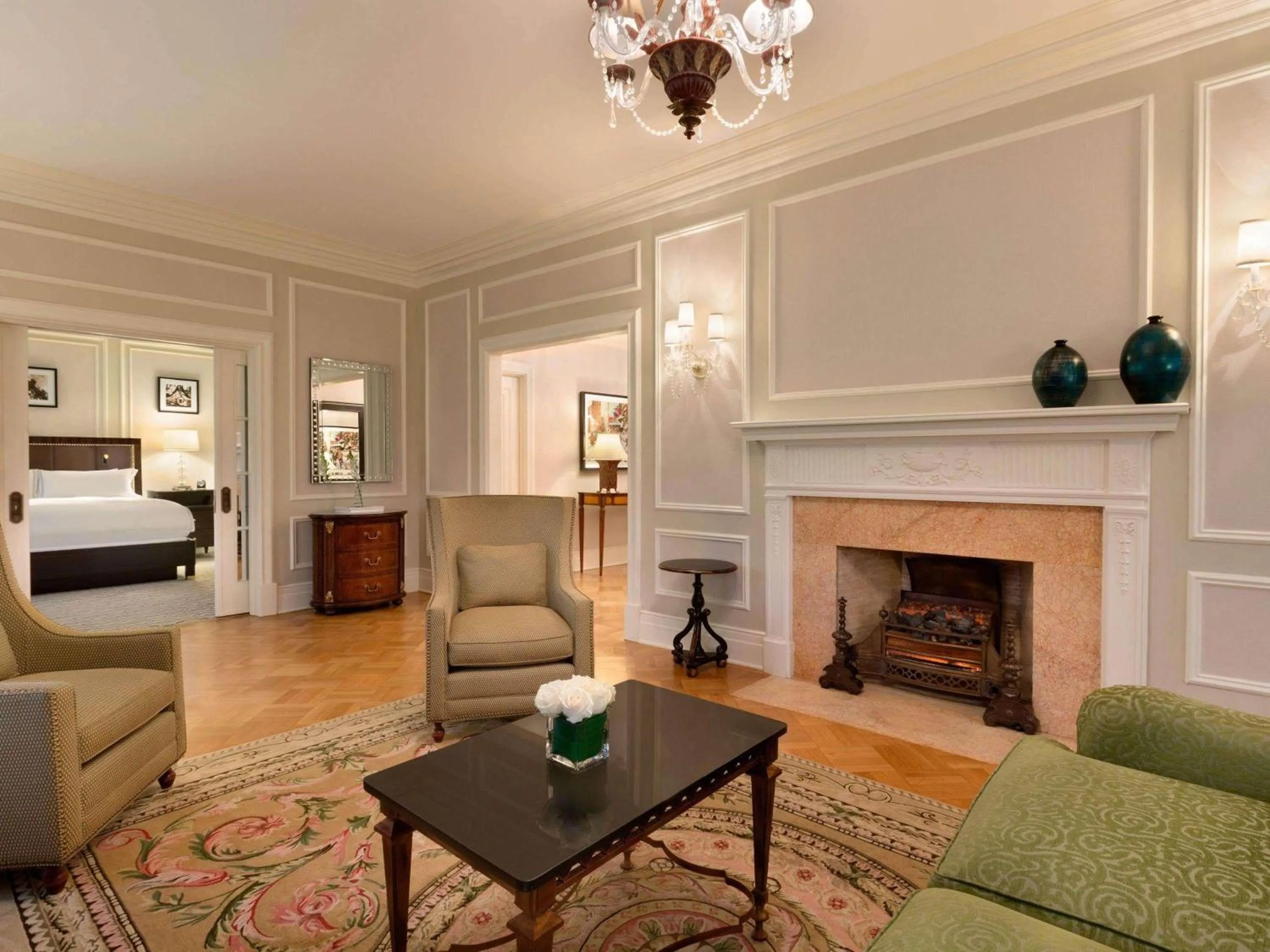 Photo of the whole room, Bed in Fairmont Chateau Laurier