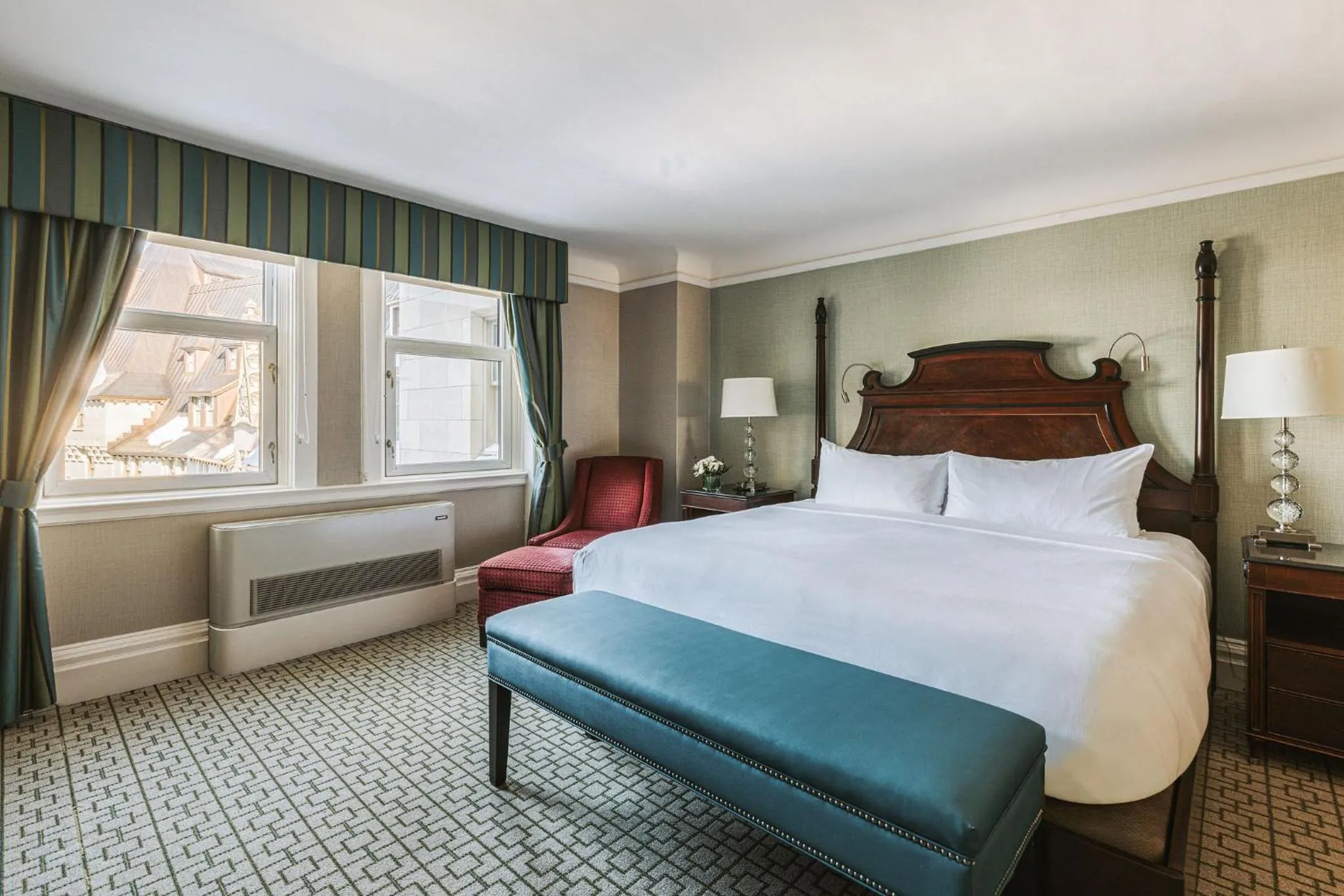 Bedroom, Bed in Fairmont Chateau Laurier