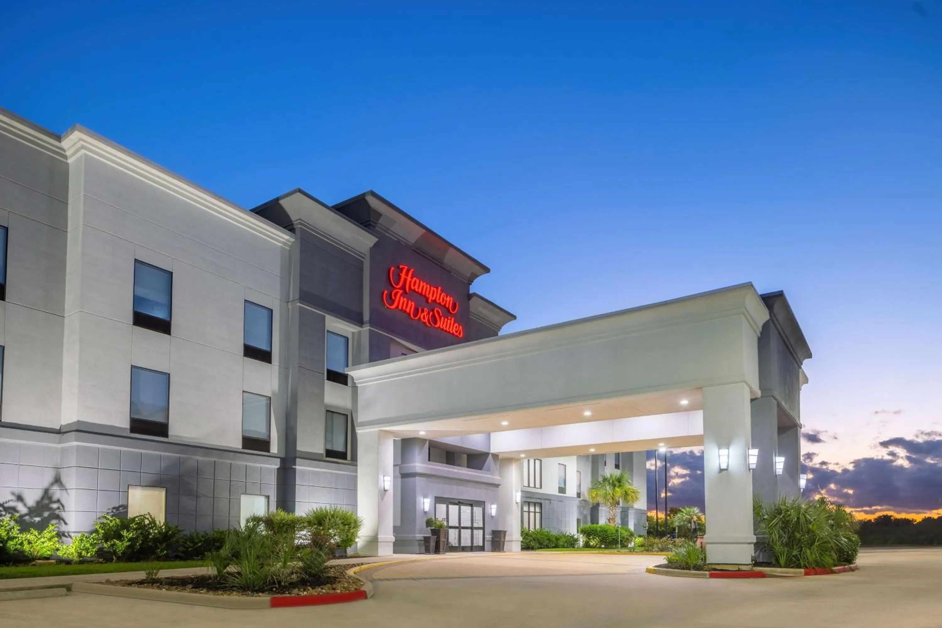 Property building in Hampton Inn & Suites Brenham