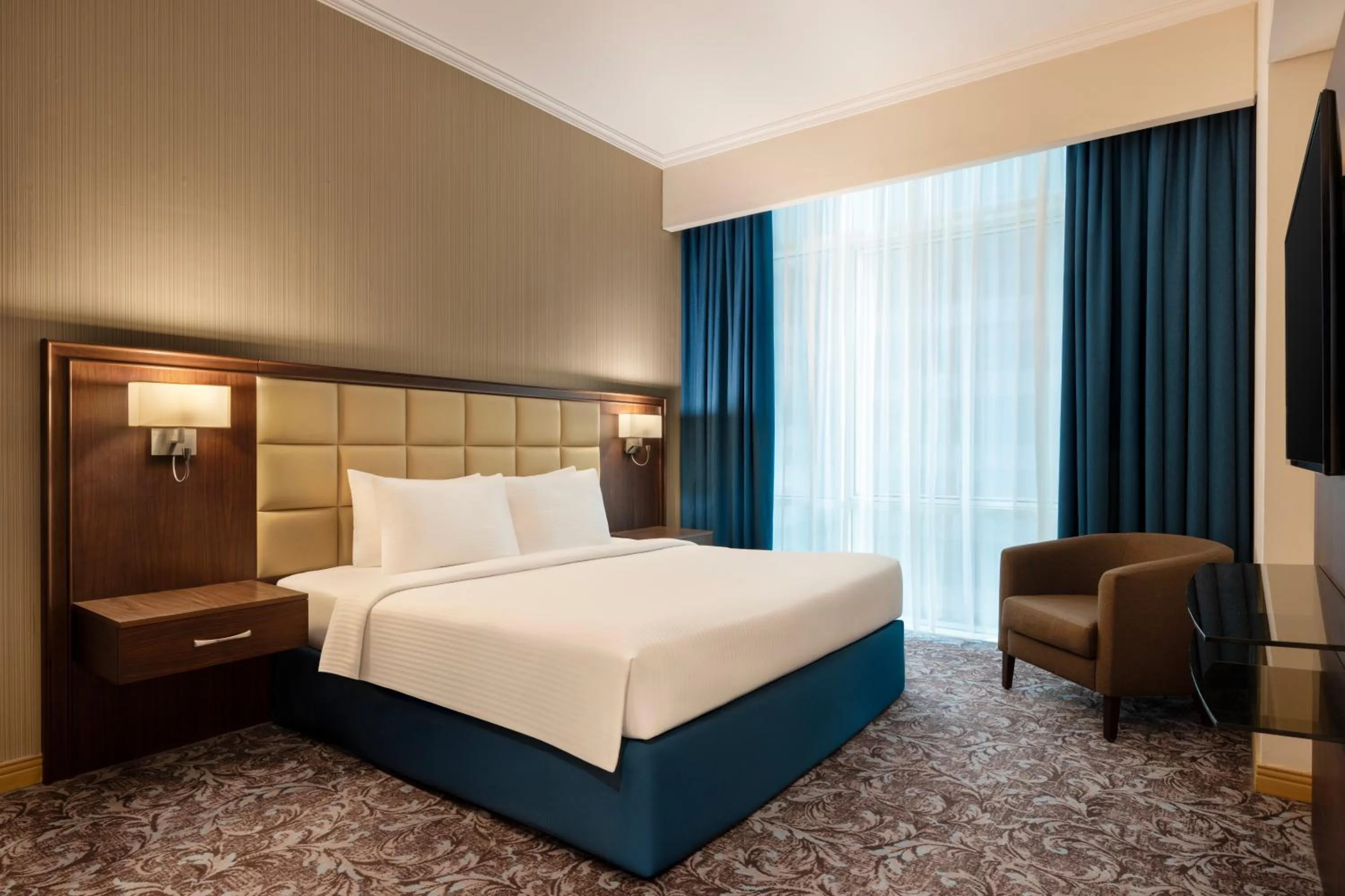 Bedroom, Bed in Golden Tulip Doha Hotel