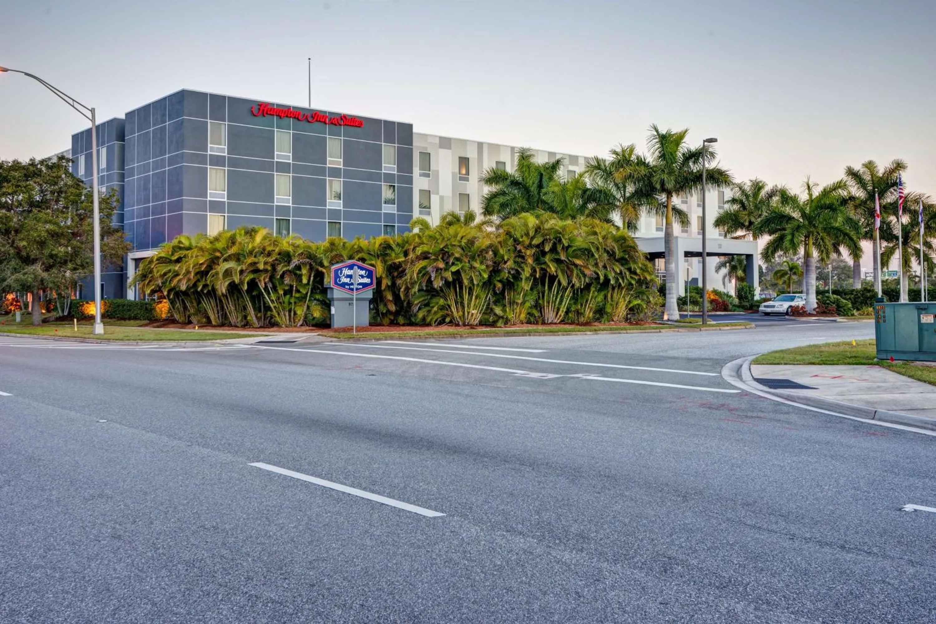 Property building in Hampton Inn & Suites Sarasota / Bradenton - Airport