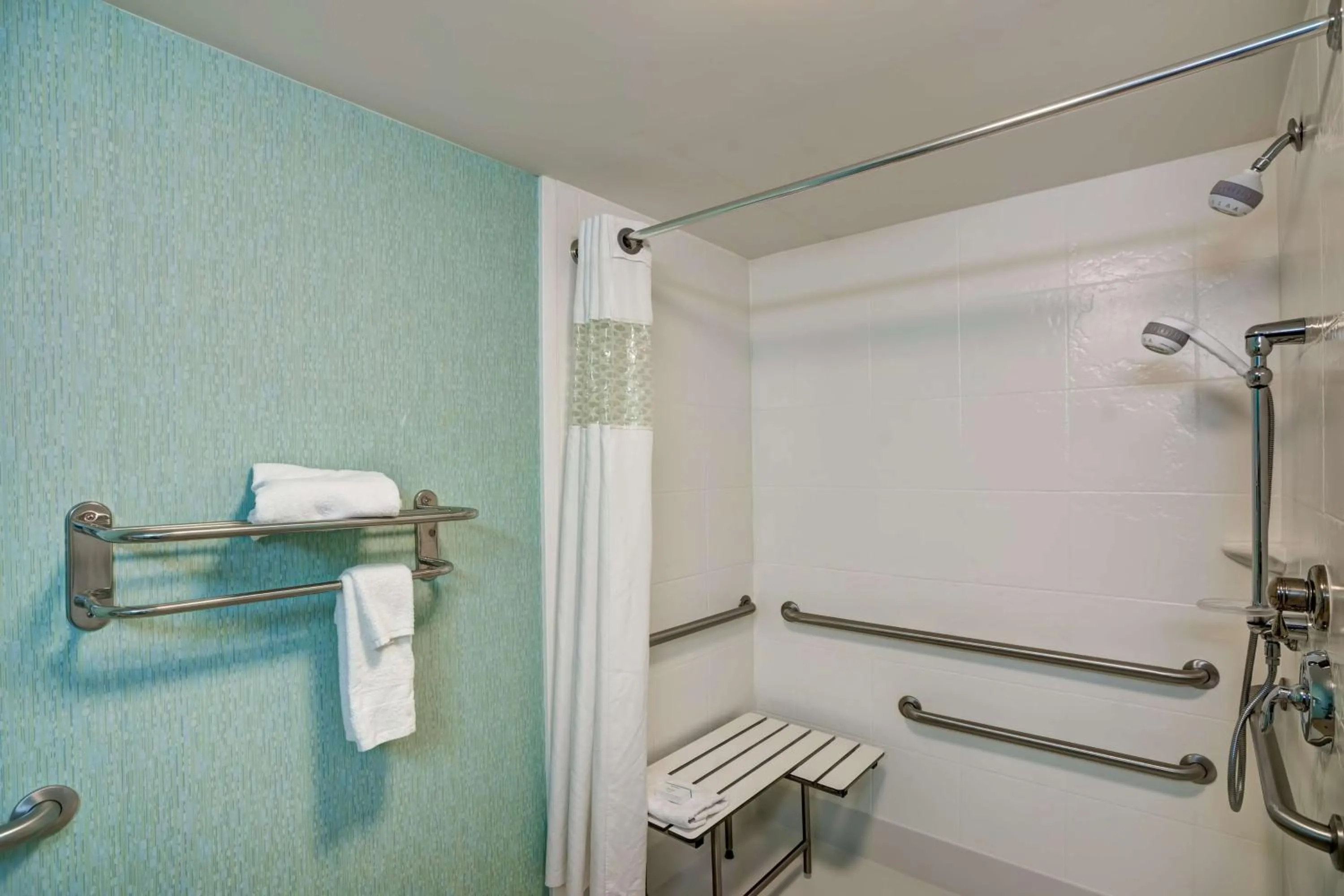 Bathroom in Hampton Inn & Suites Sarasota / Bradenton - Airport