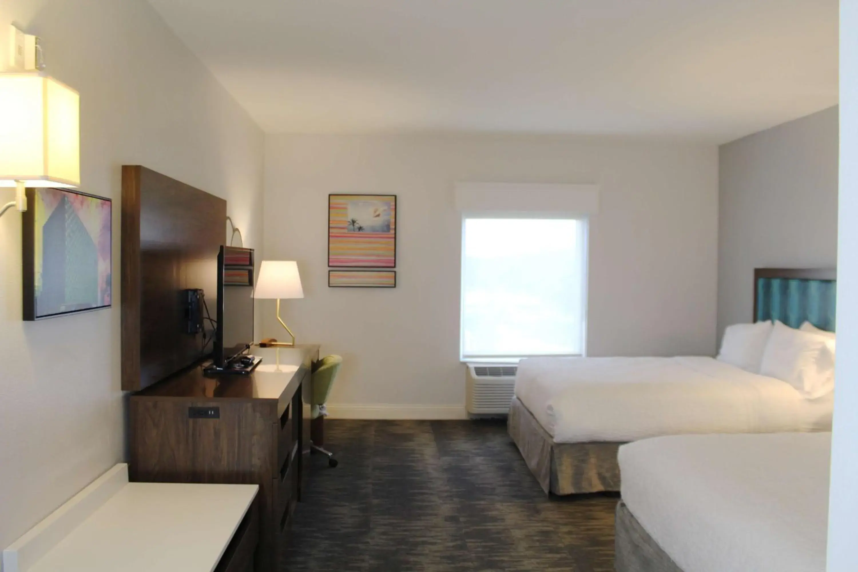 Double Room with Two Queen Beds and Bath Tub - Mobility and Hearing Access/Non-Smoking in Hampton Inn & Suites Sarasota / Bradenton - Airport Double Room with Two Queen Beds and Bath Tub - Mobility and Hearing Access/Non-Smoking in Hampton Inn & Suites Sarasota / Bradenton - Airport