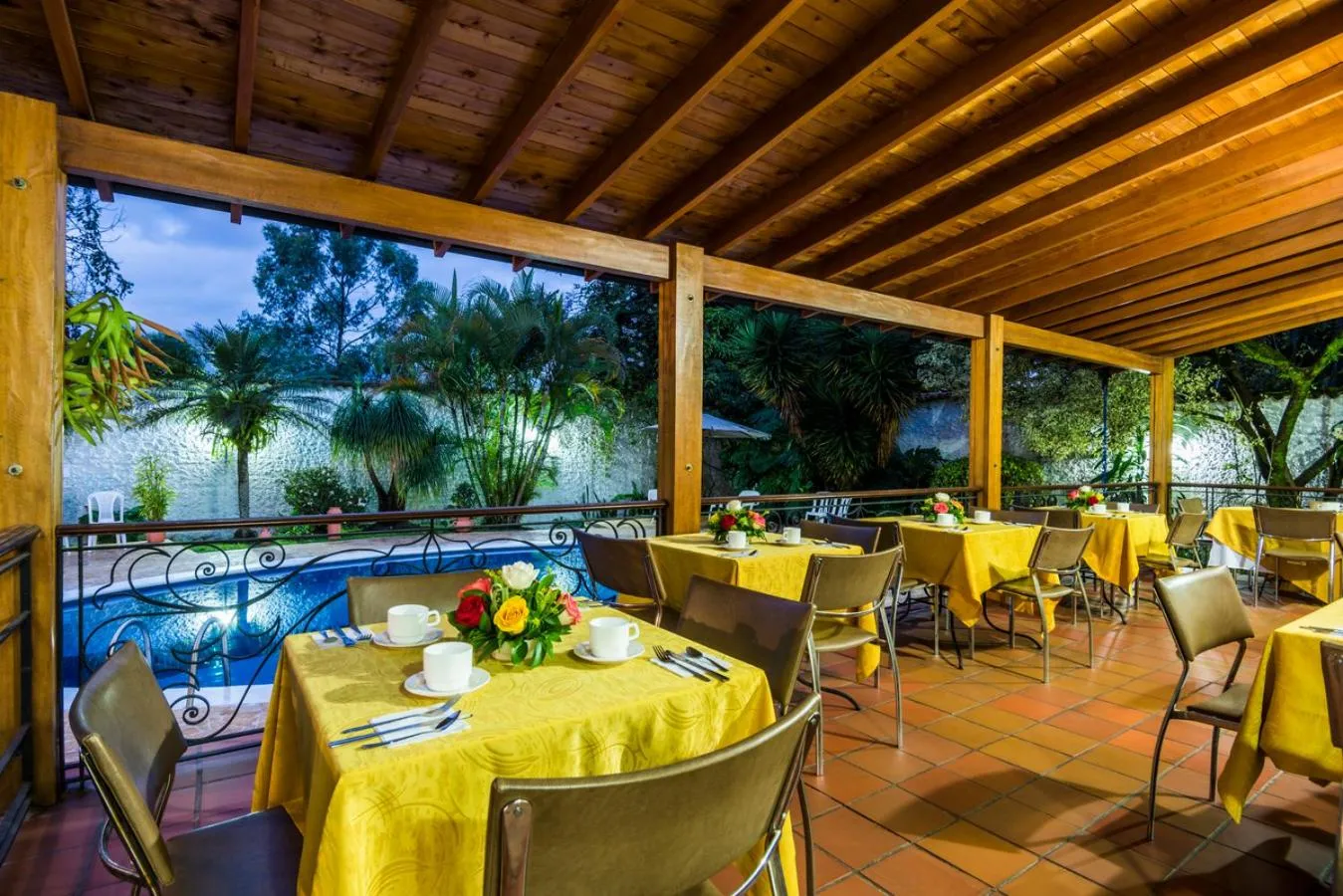 Restaurant/places to eat in Hotel Portales Del Campestre