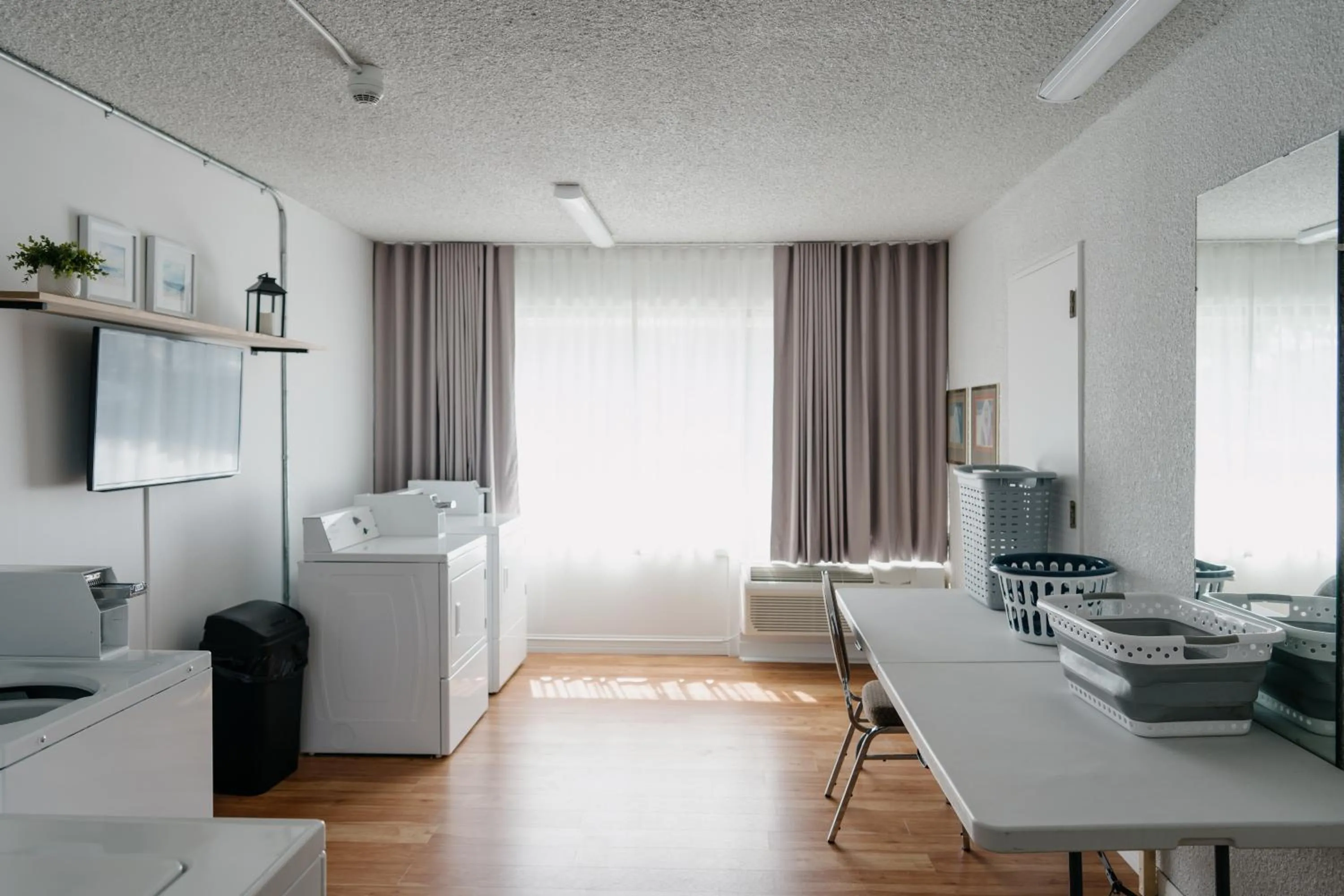 laundry in Hôtels Gouverneur Sept-Îles