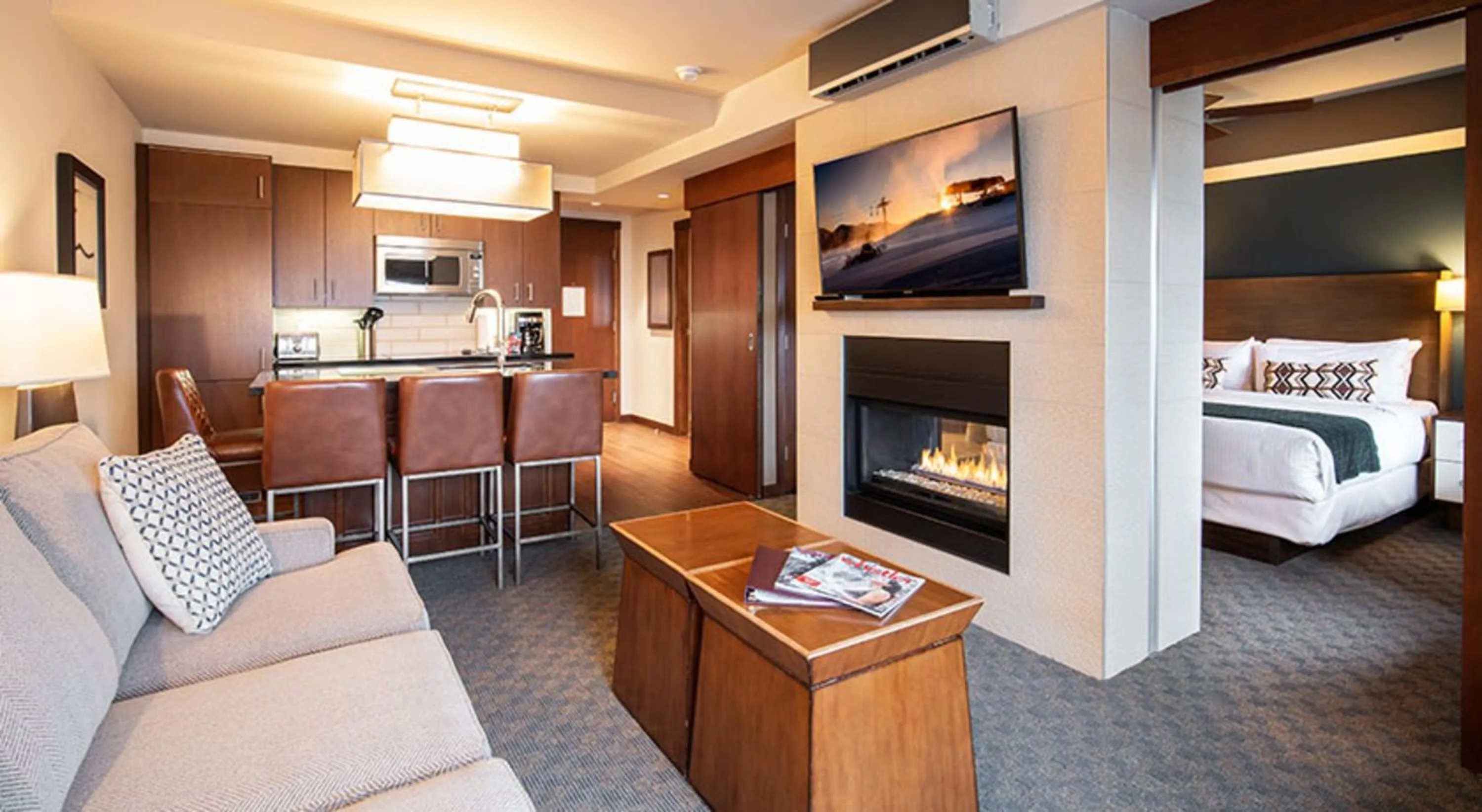 Living room, Bed in Evolution Whistler