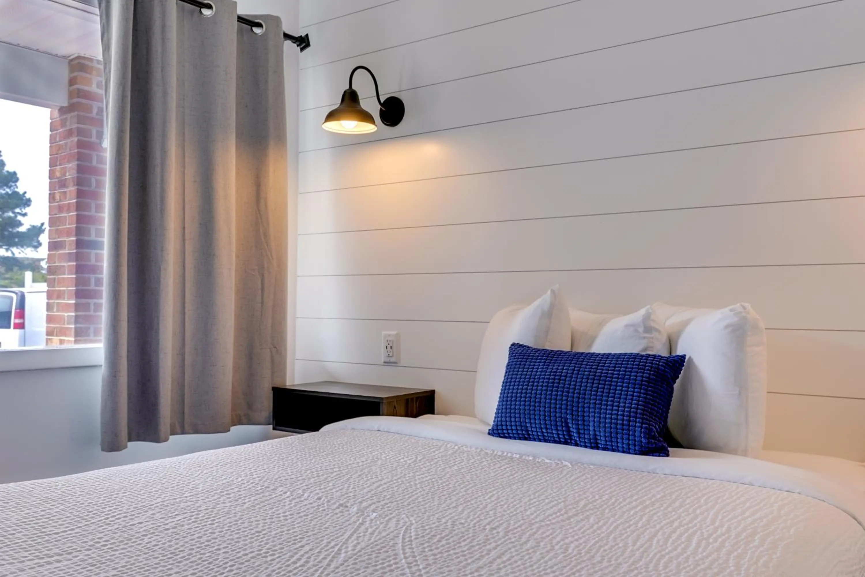 Photo of the whole room in The ShoreHouse