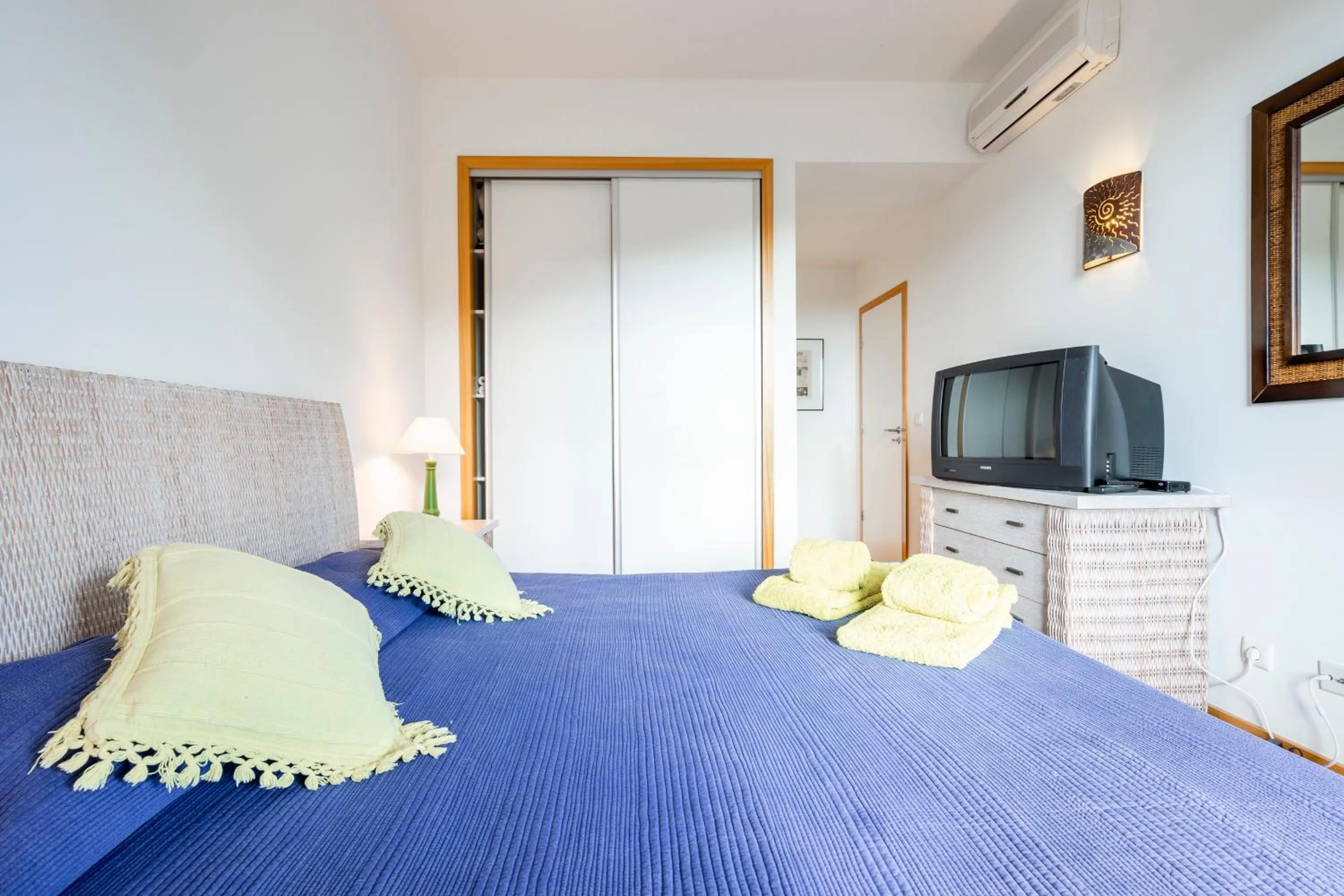 Bedroom, Bed in Golf Residence Apartment