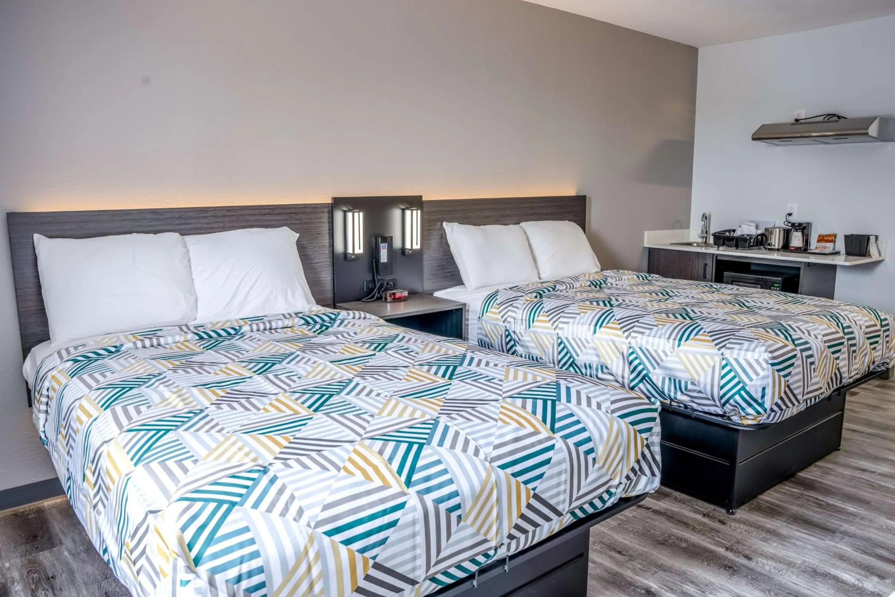 Photo of the whole room, Bed in Studio 6 Claremore OK