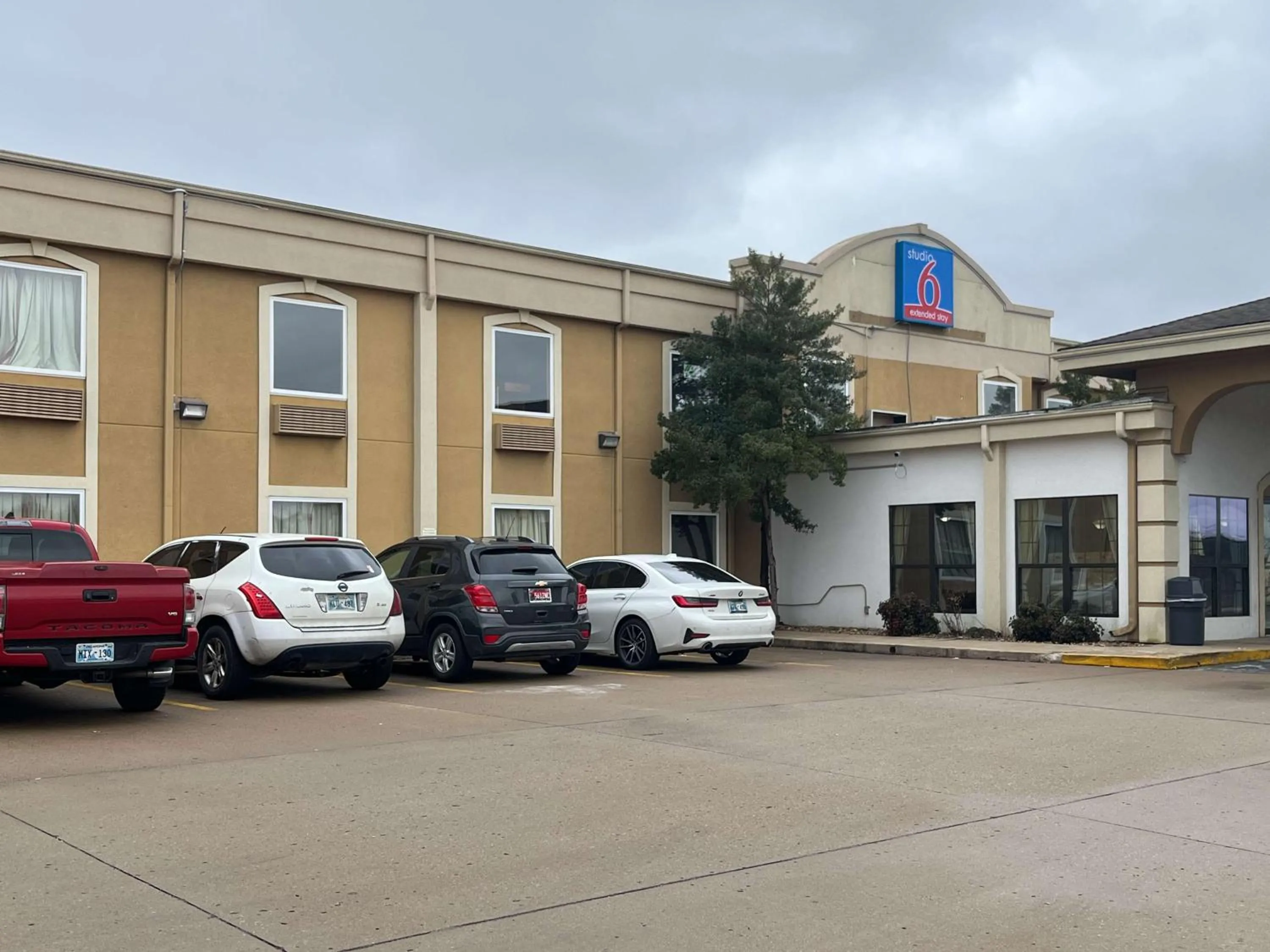 Property Building in Motel 6-Claremore, OK