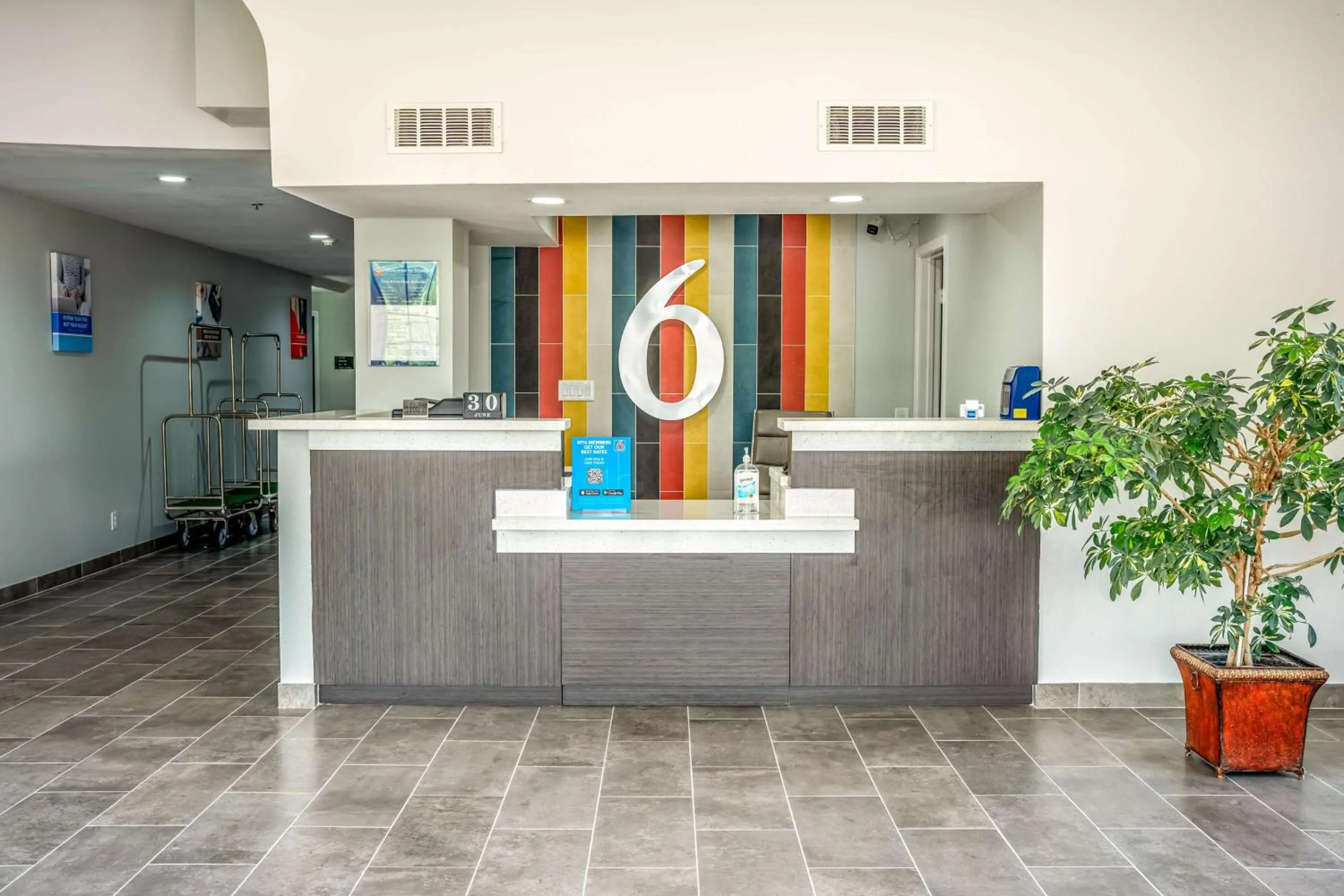 Lobby or reception in Studio 6 Claremore OK