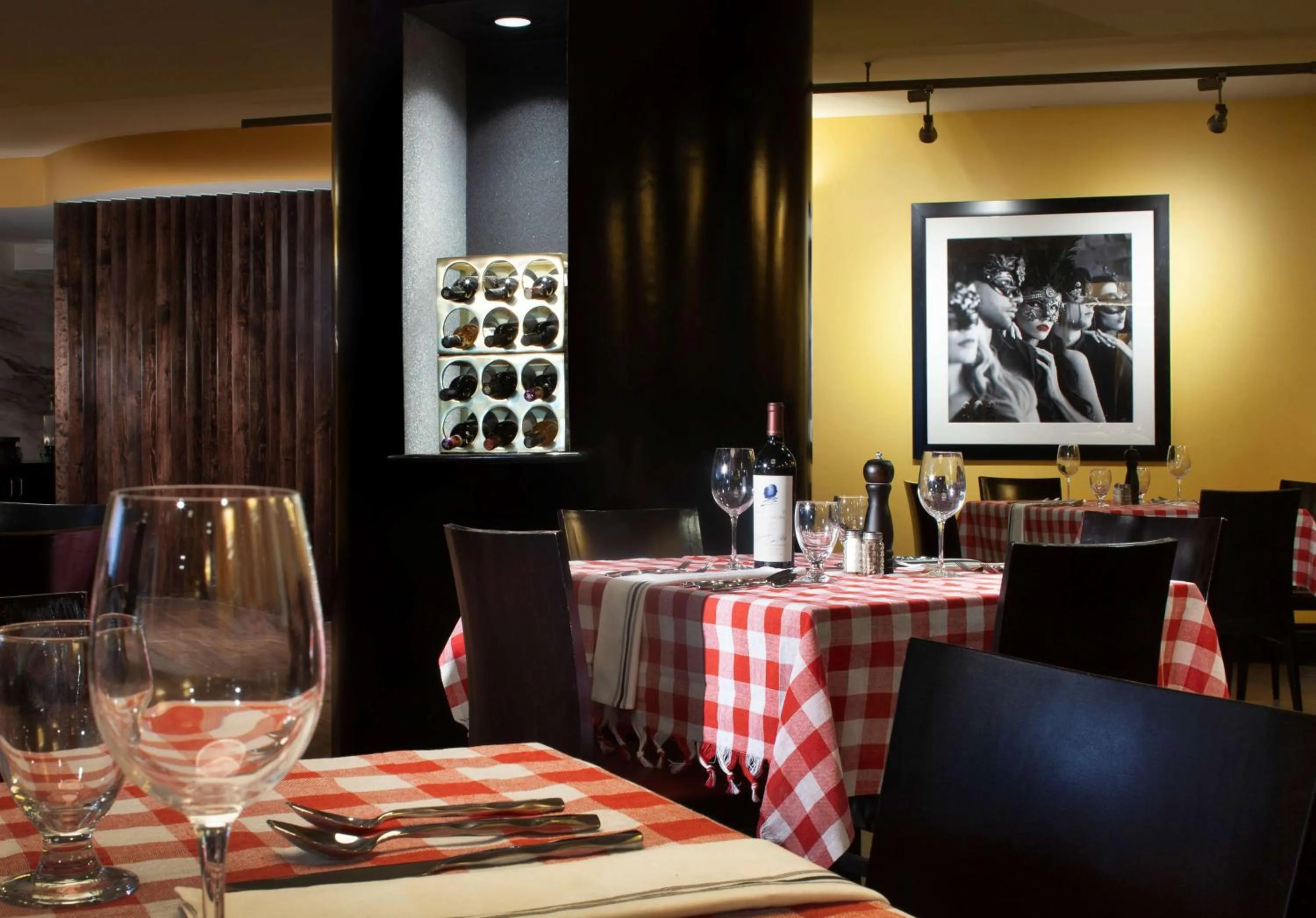 Restaurant/places to eat in DoubleTree by Hilton El Paso Downtown