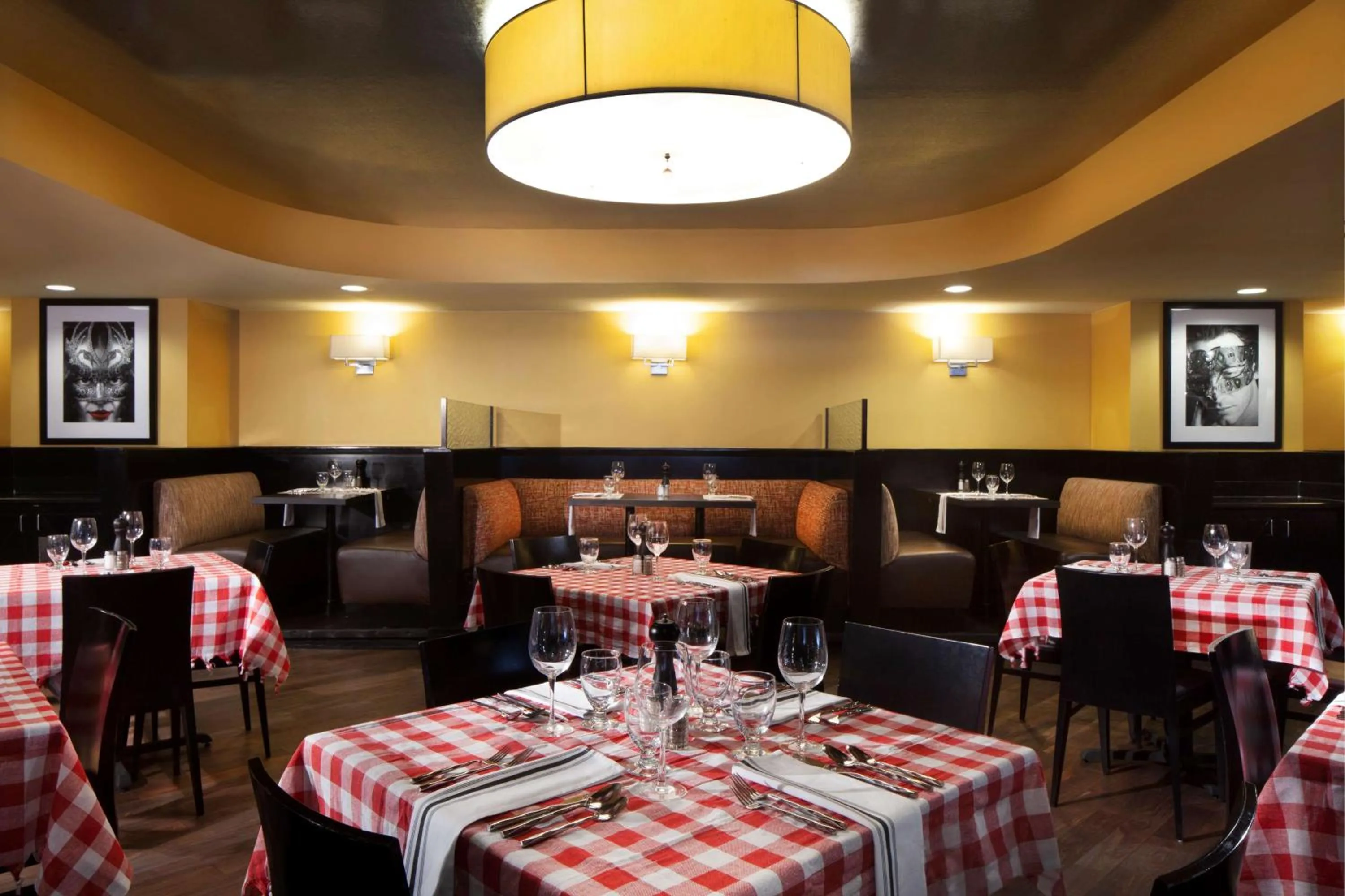 Restaurant/places to eat in DoubleTree by Hilton El Paso Downtown