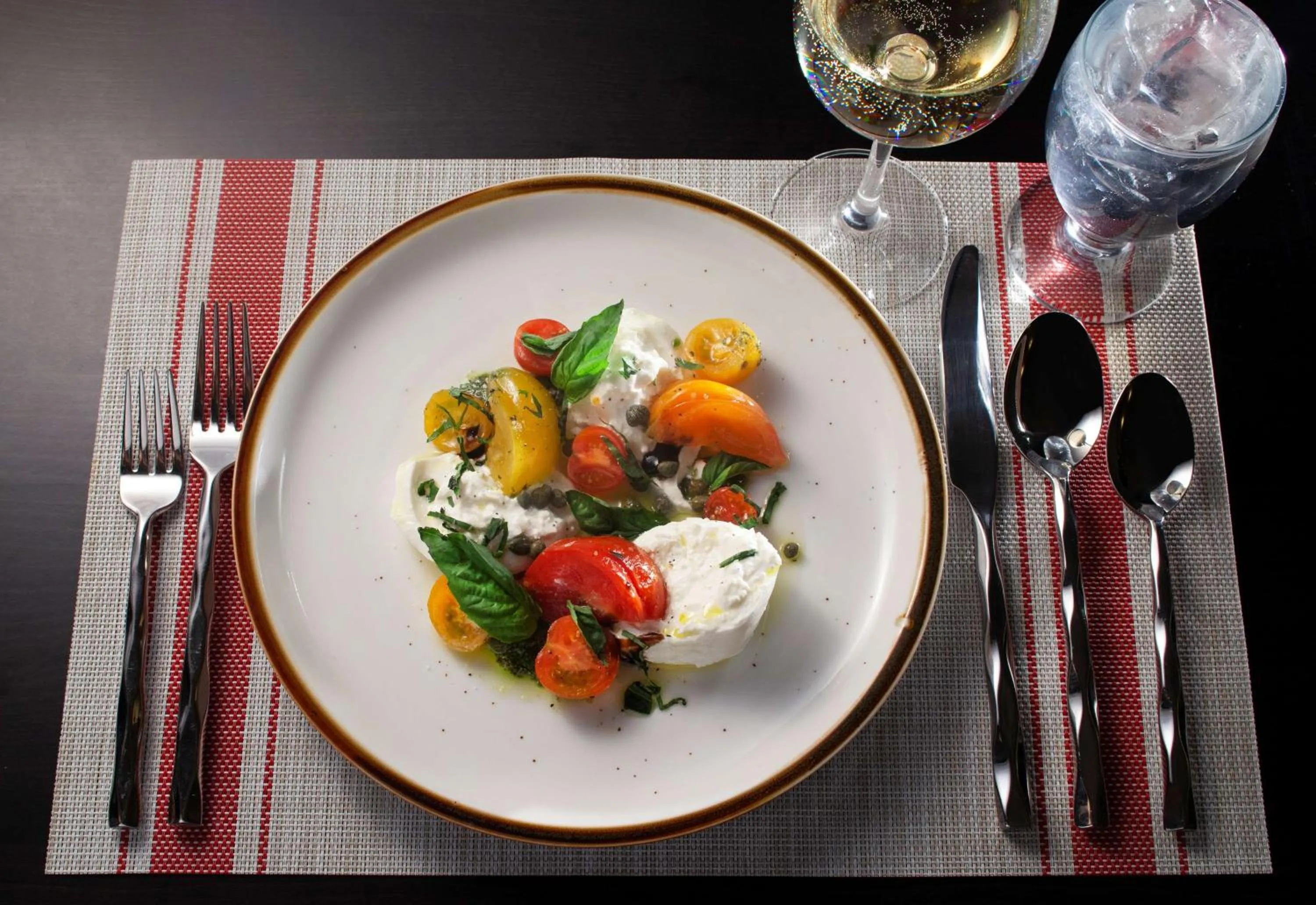 Dining area in DoubleTree by Hilton El Paso Downtown