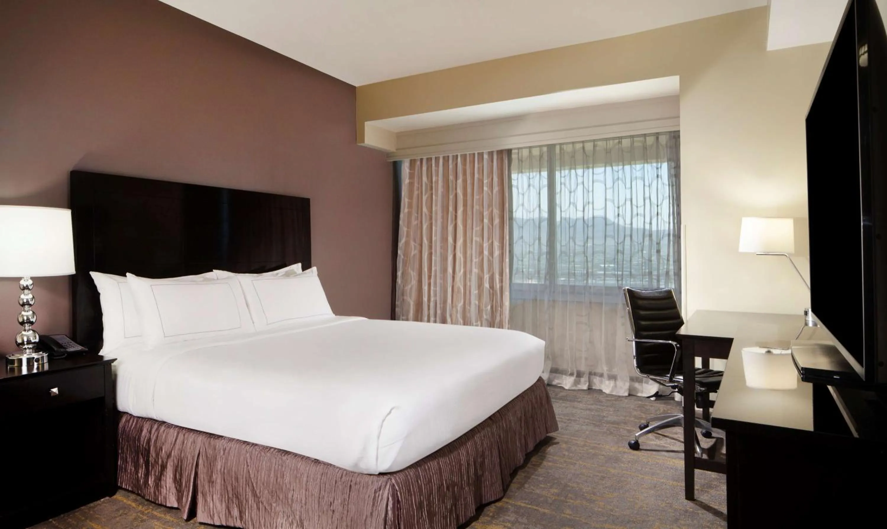 Bedroom, Bed in DoubleTree by Hilton El Paso Downtown