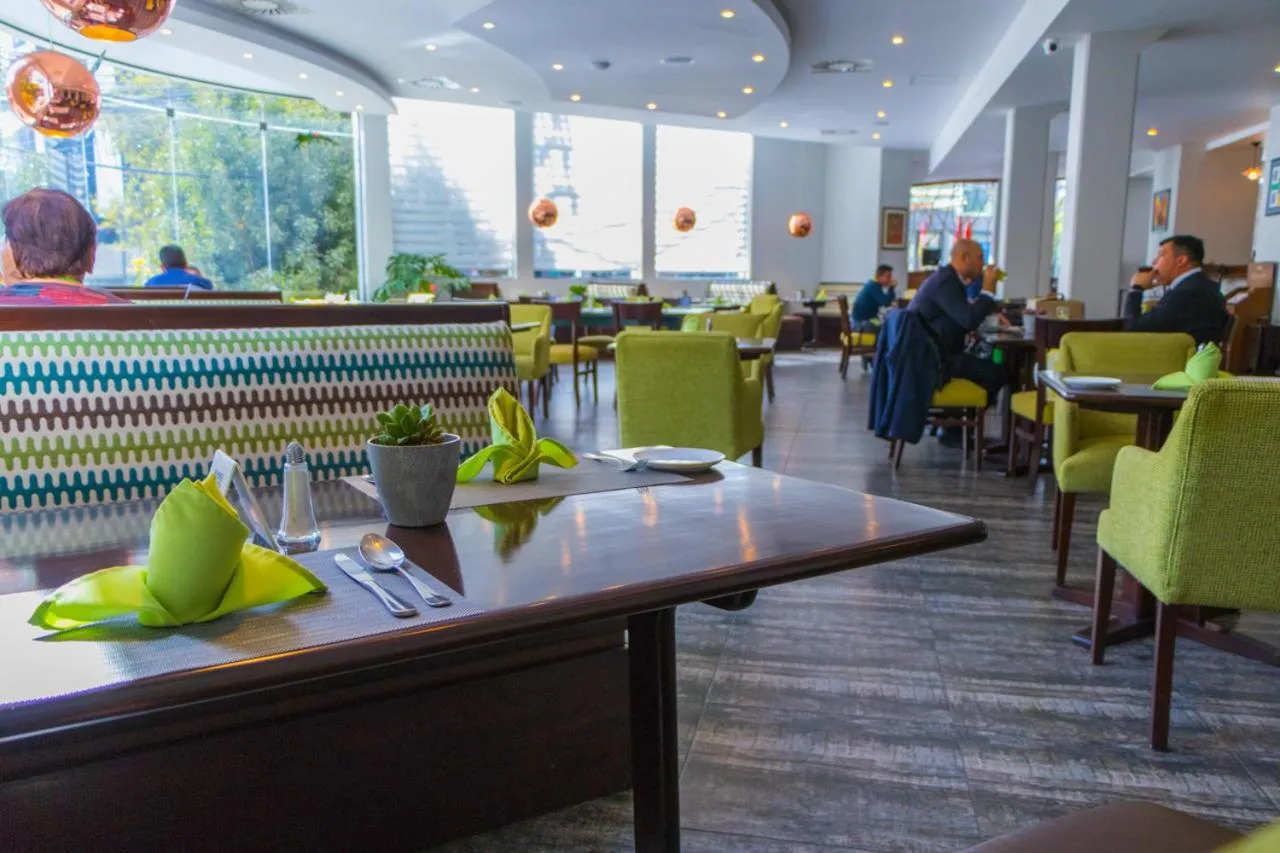 Restaurant/places to eat in Hotel Calacoto