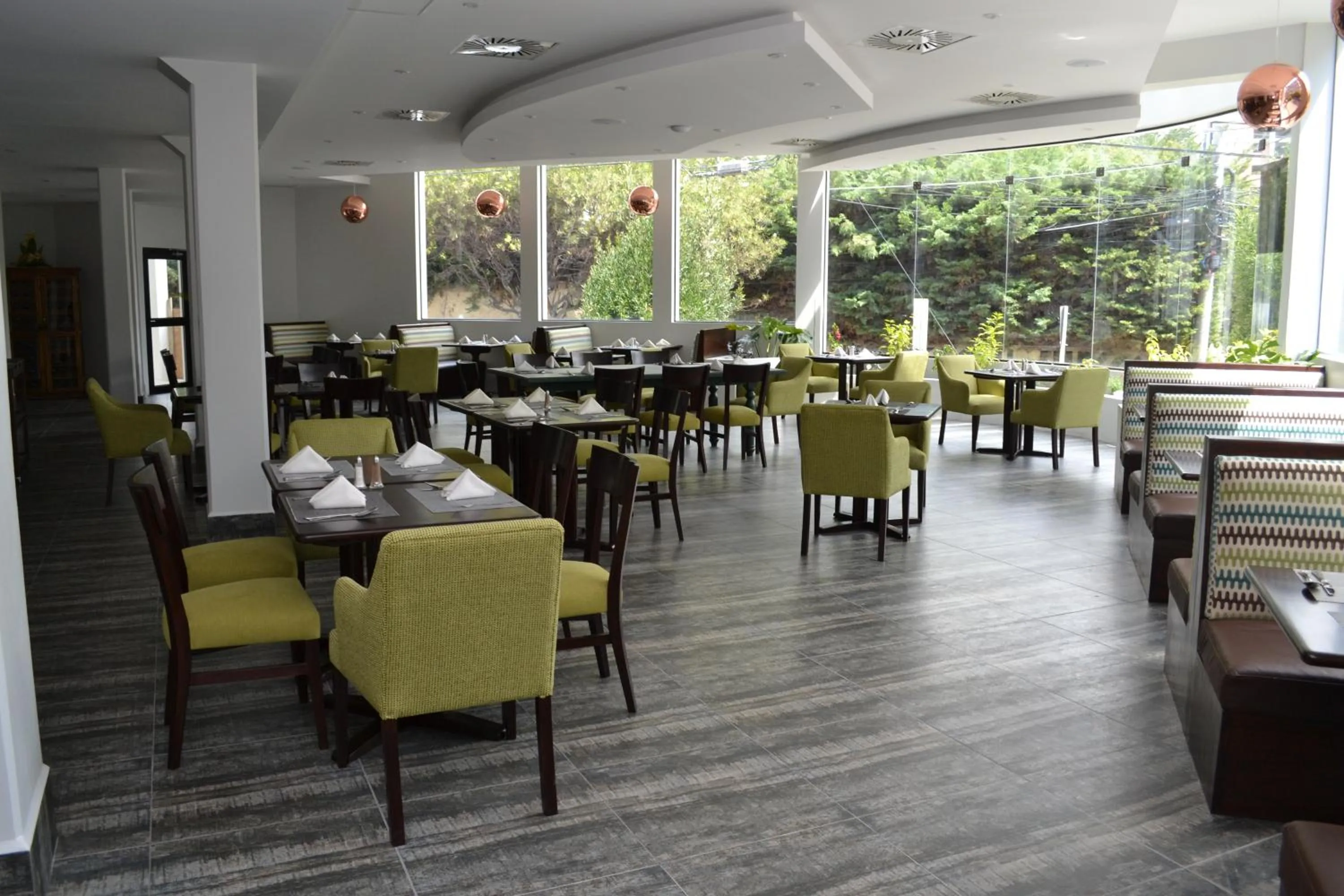 Restaurant/places to eat in Hotel Calacoto