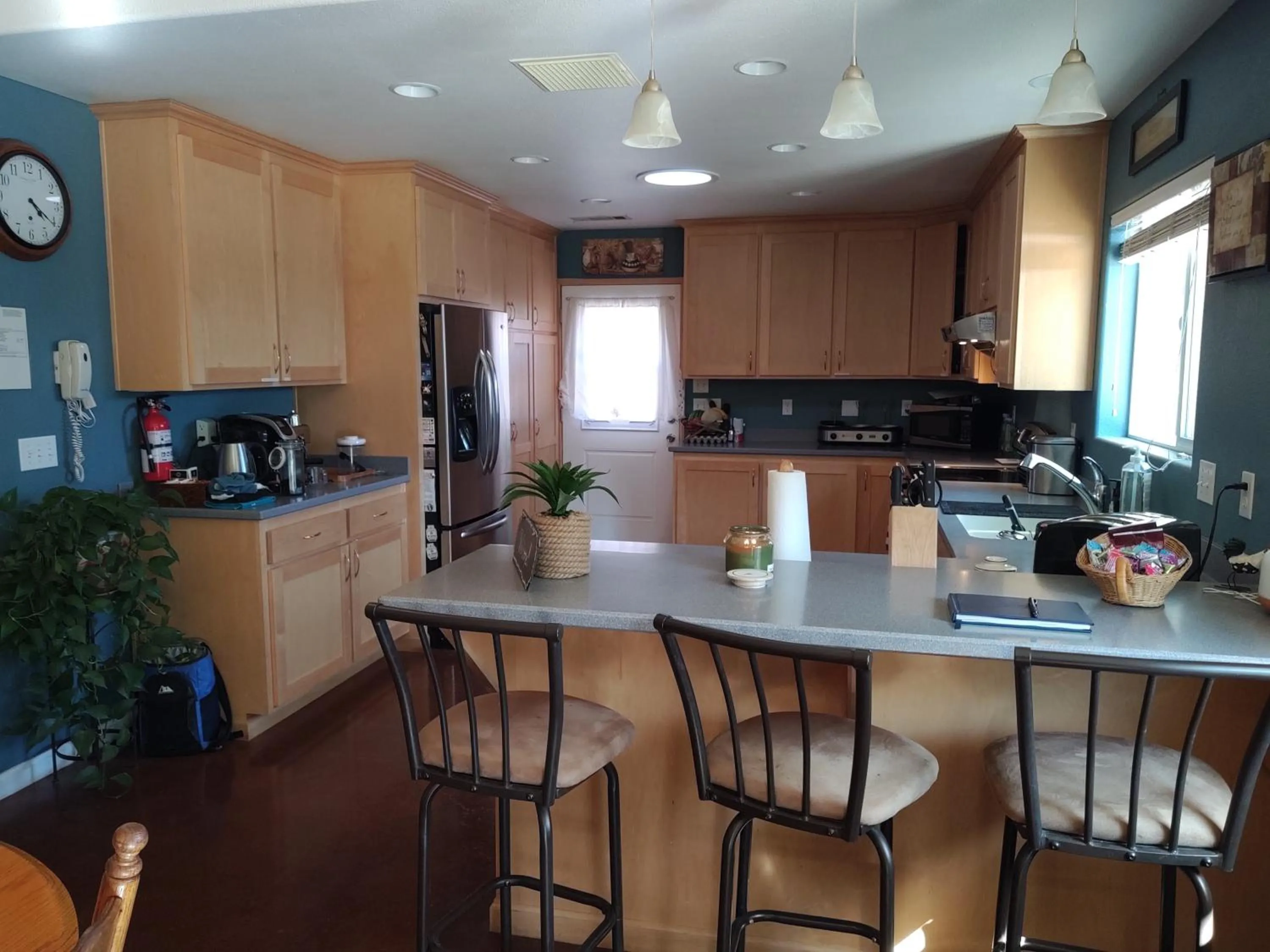 Kitchen or kitchenette in Engvadonia Yosemite B and B