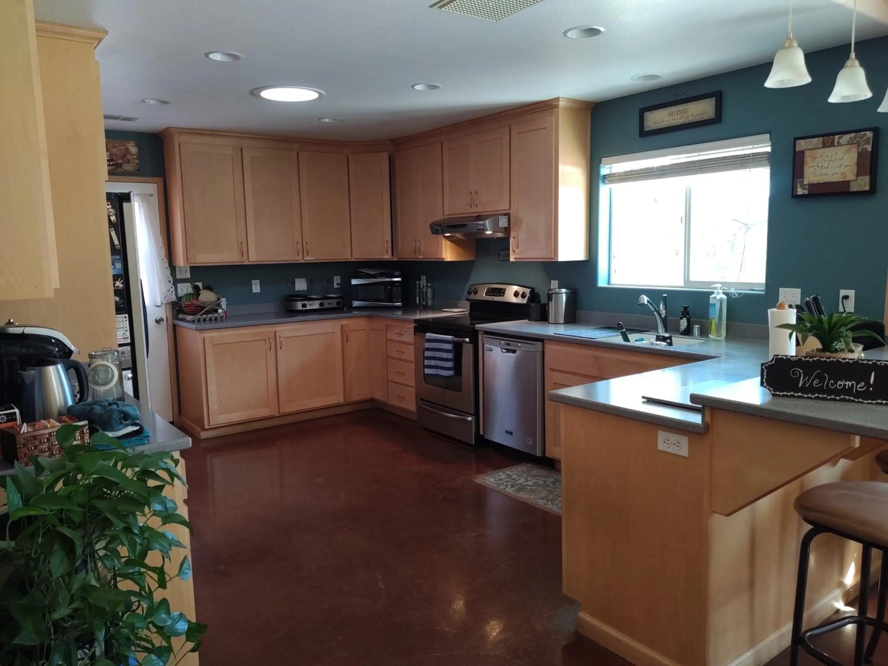 Kitchen or kitchenette in Engvadonia Yosemite B and B