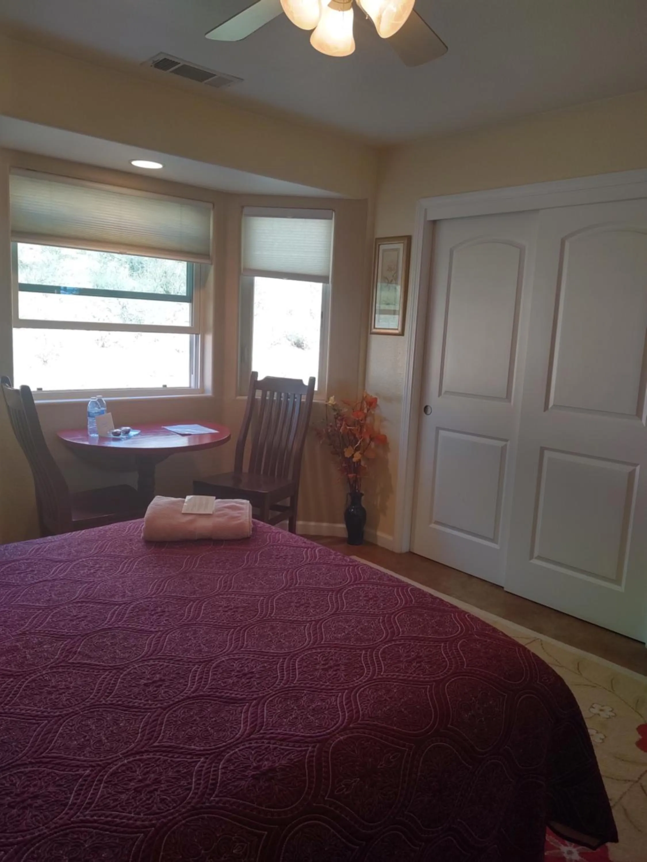 Bedroom, Bed in Engvadonia Yosemite B and B