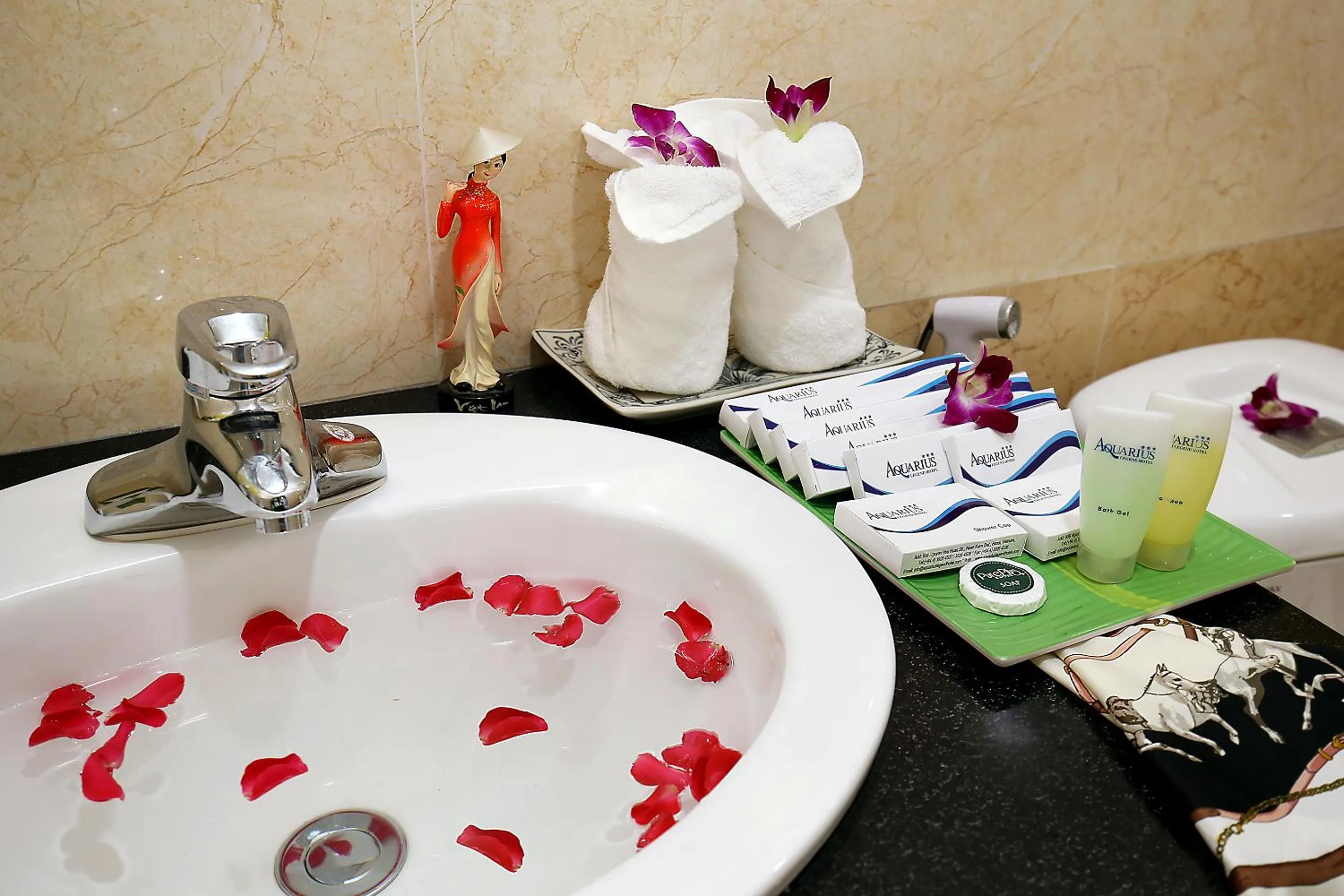 Shower in Aquarius Grand Hotel