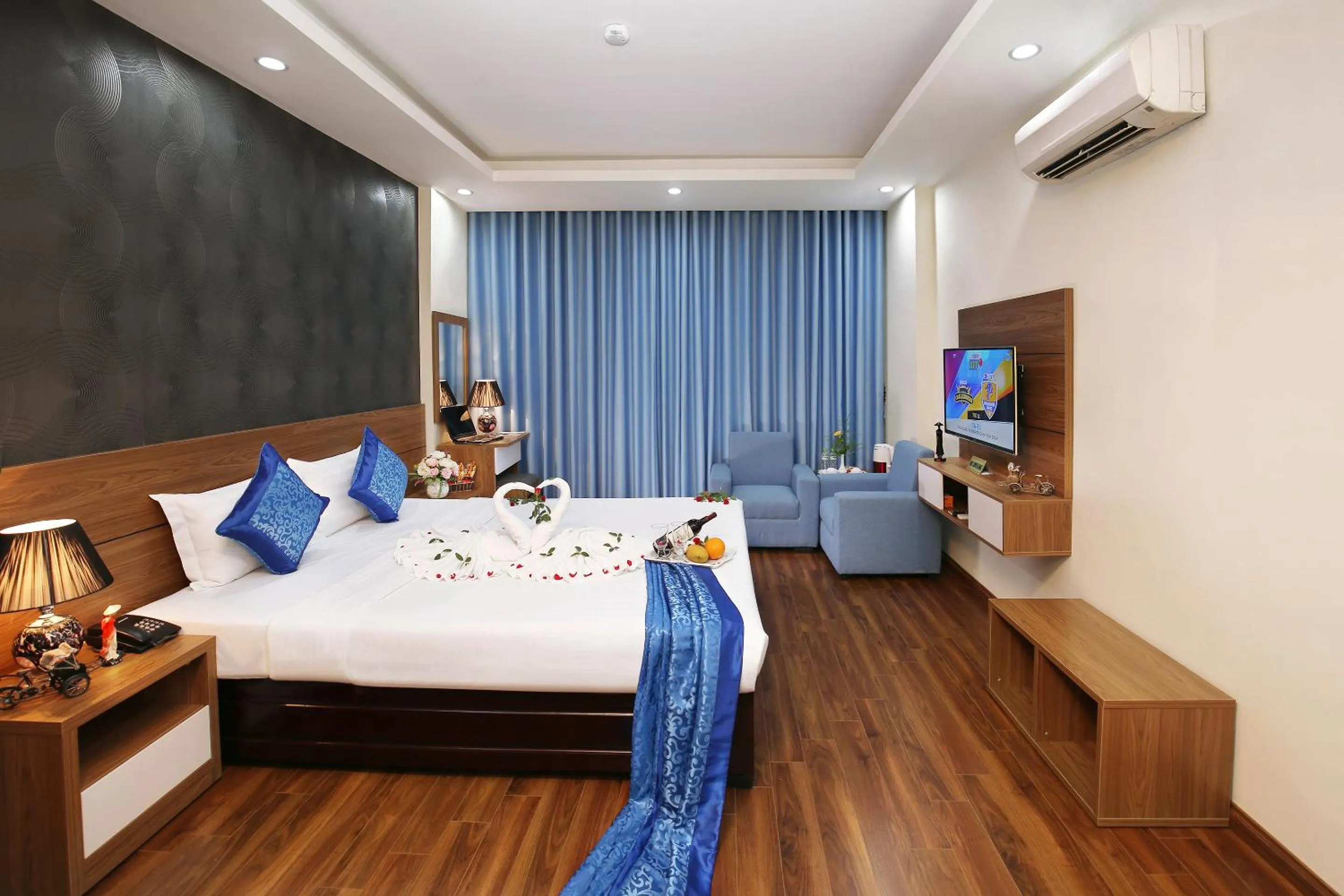 Shower, Bed in Aquarius Grand Hotel