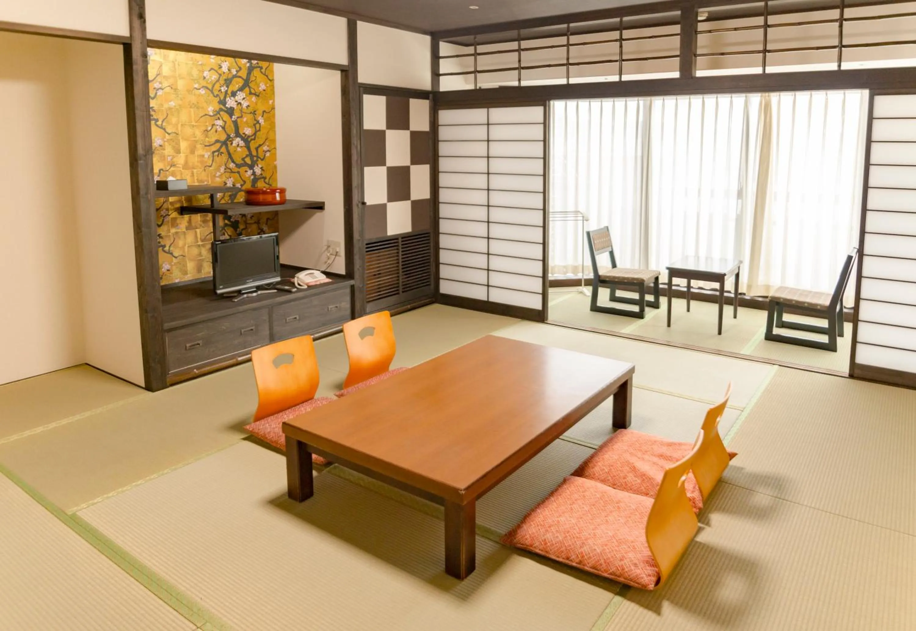 Photo of the whole room in Ishicho