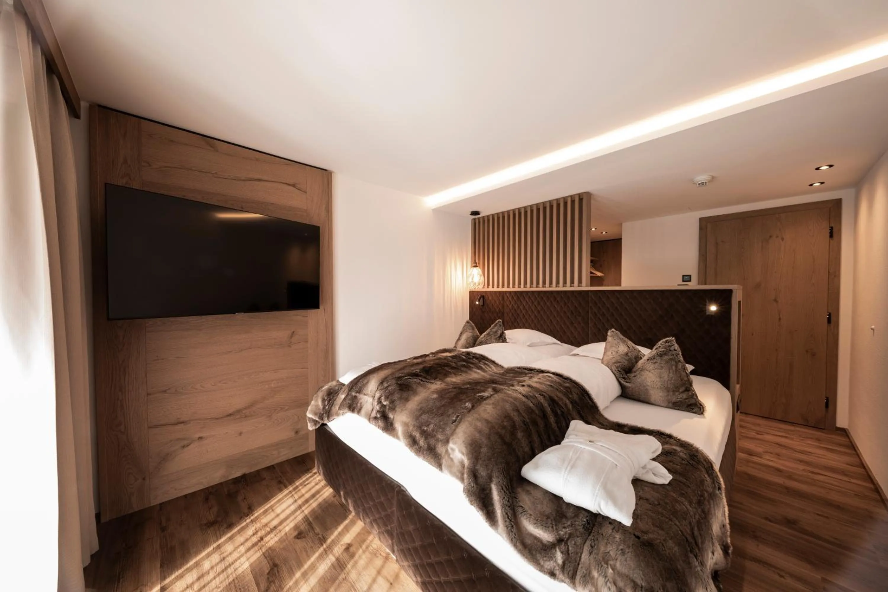 Bedroom, Bed in Superior Hotel Post Ischgl