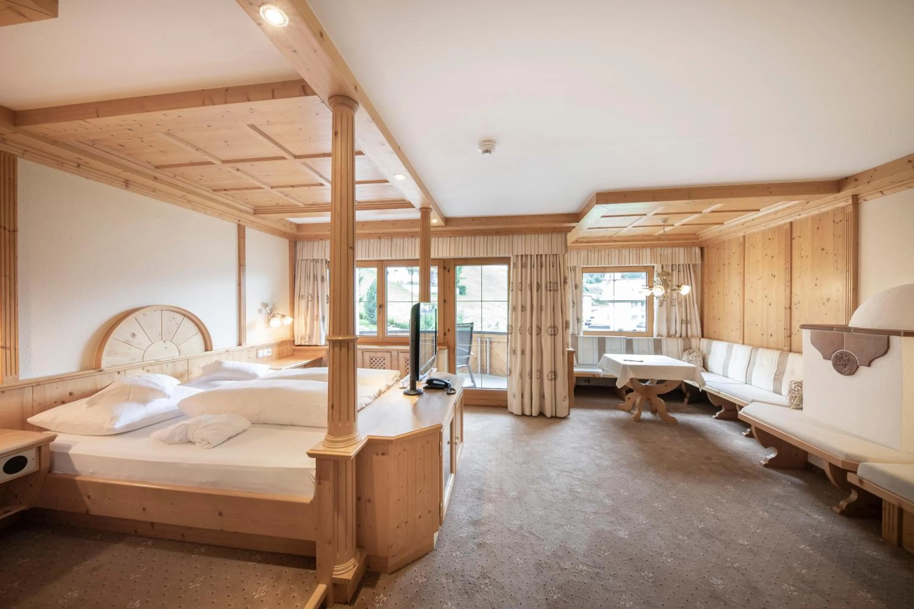 Bedroom, Bed in Superior Hotel Post Ischgl