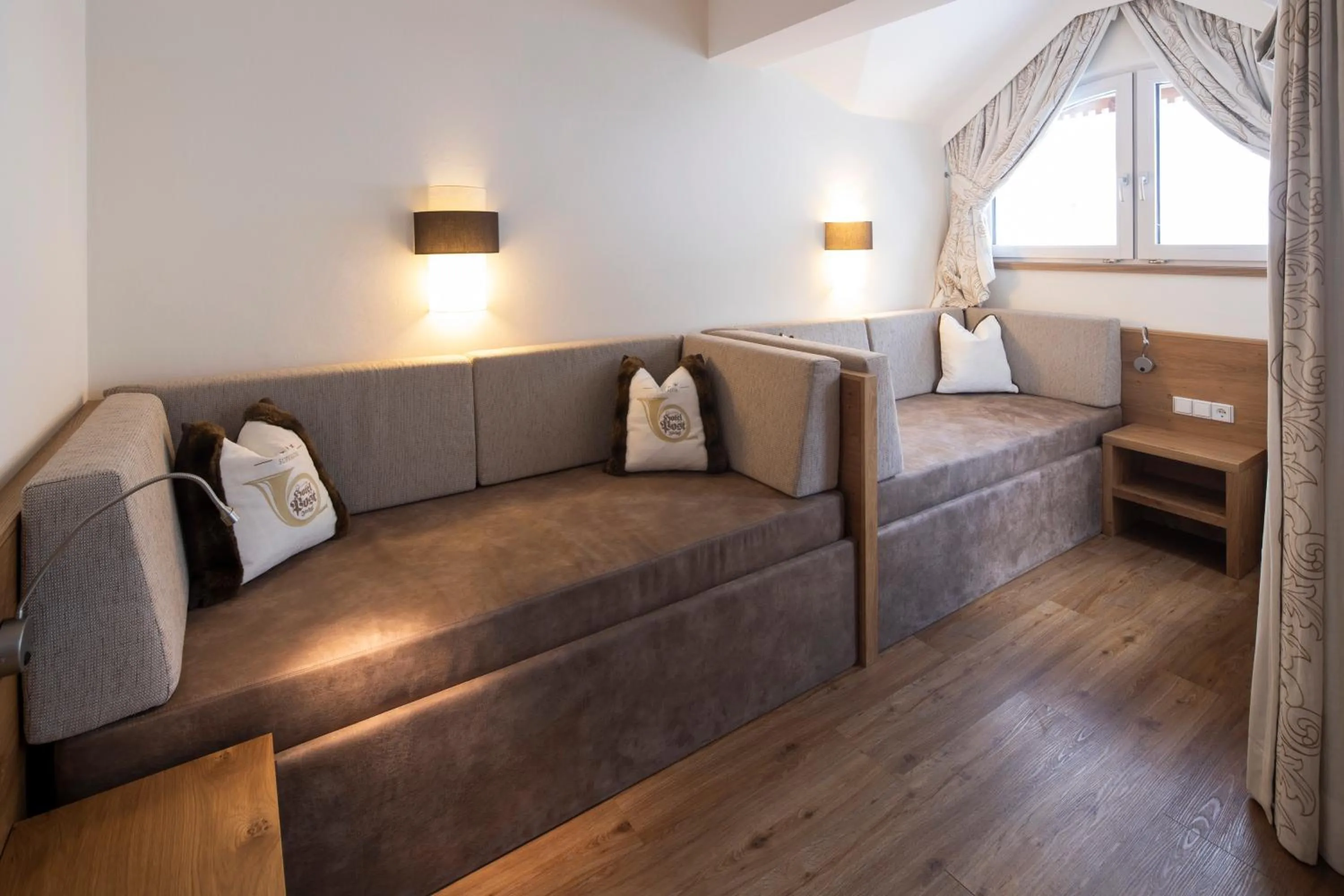 Photo of the whole room, Bed in Superior Hotel Post Ischgl