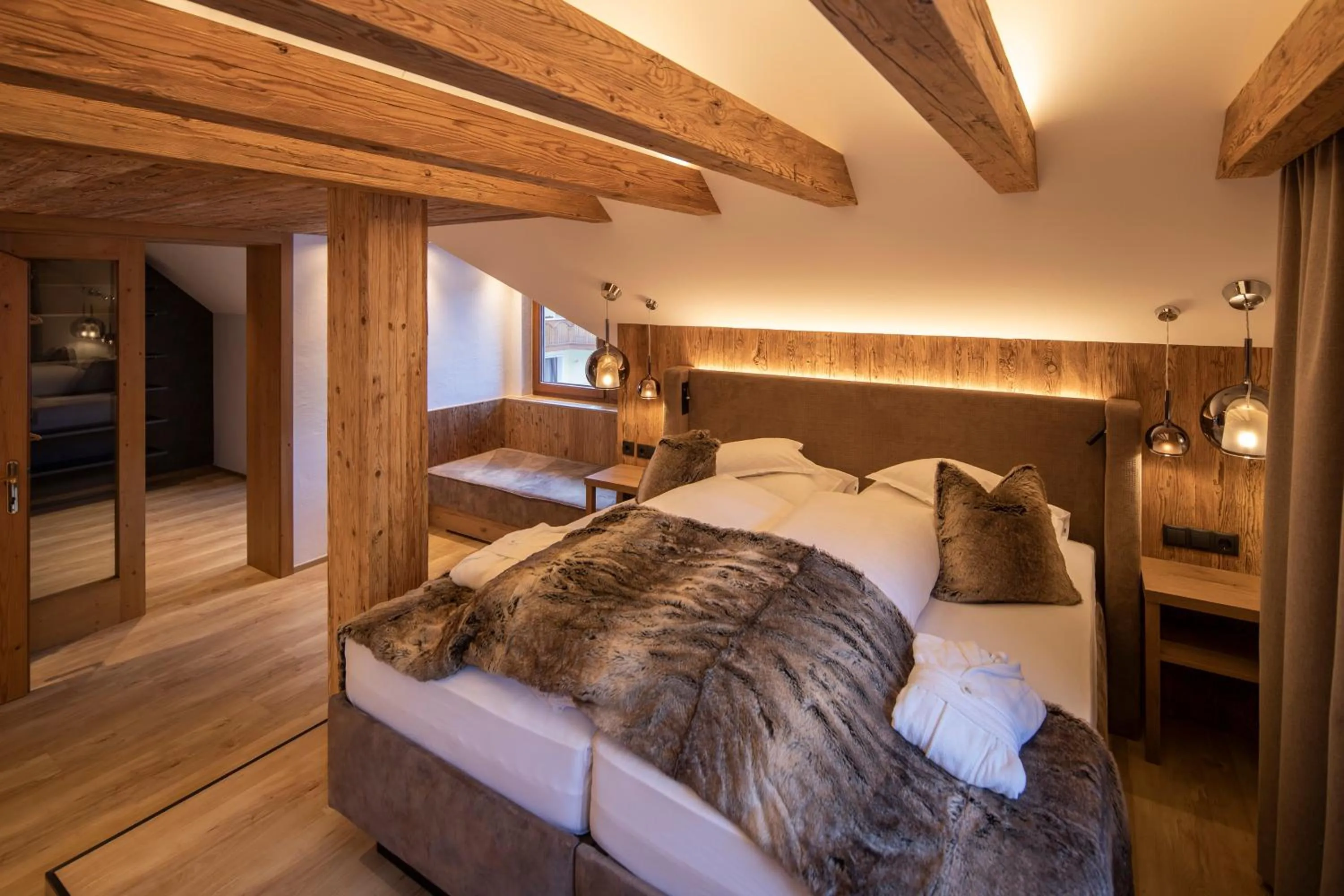 Photo of the whole room, Bed in Superior Hotel Post Ischgl