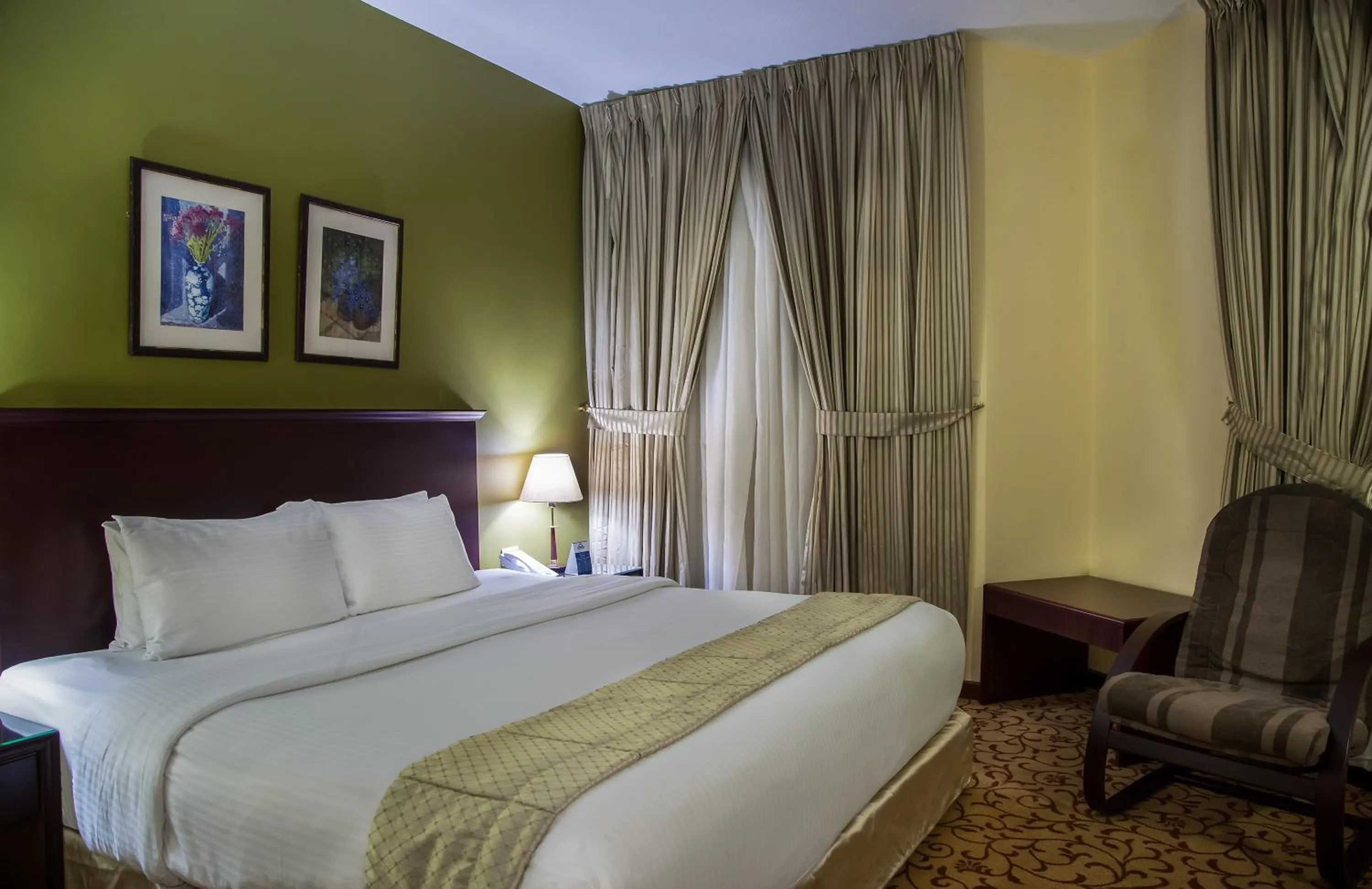 Bed in Days Inn Hotel & Suites Amman