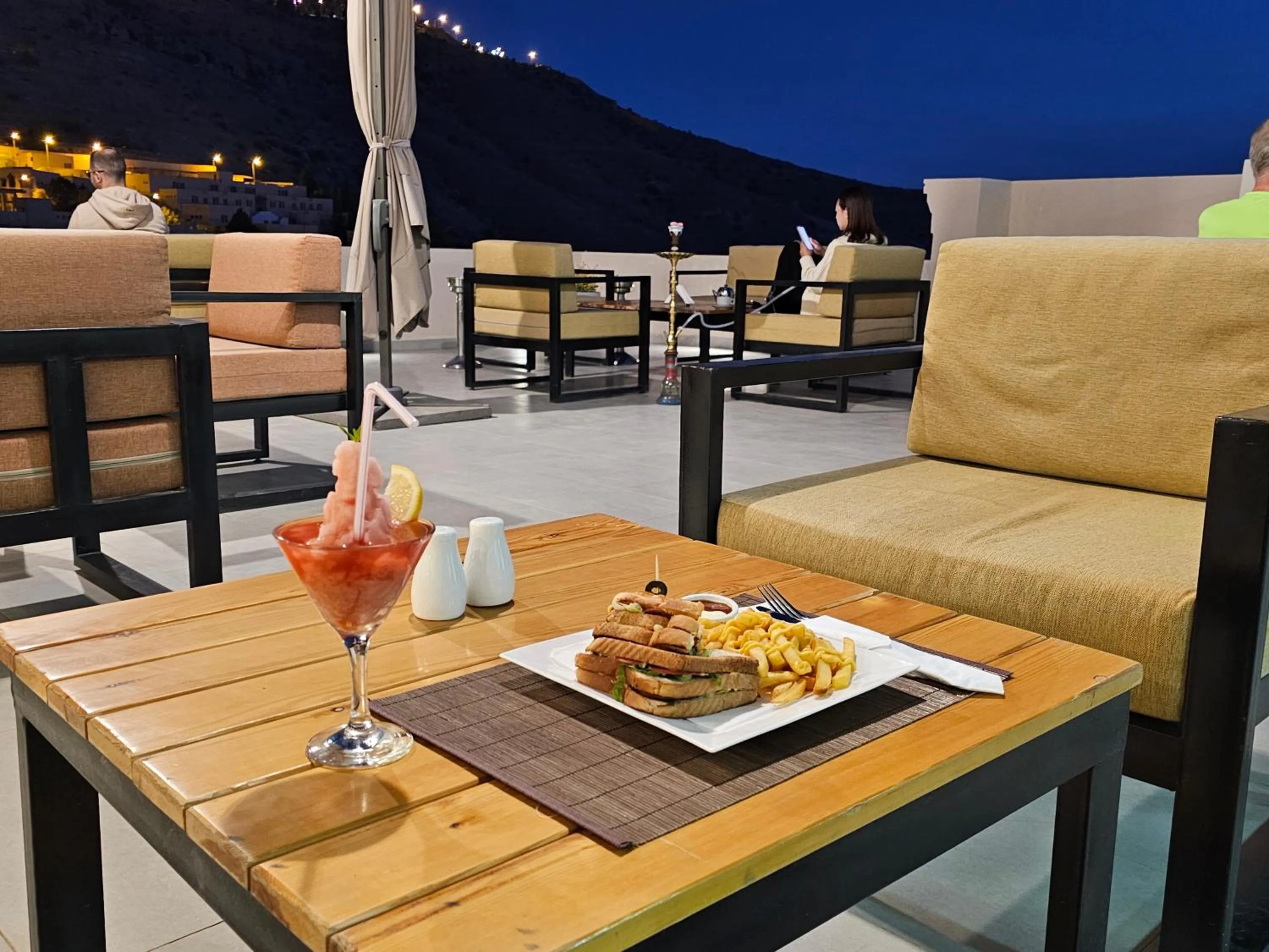 Food and drinks in Edom Hotel